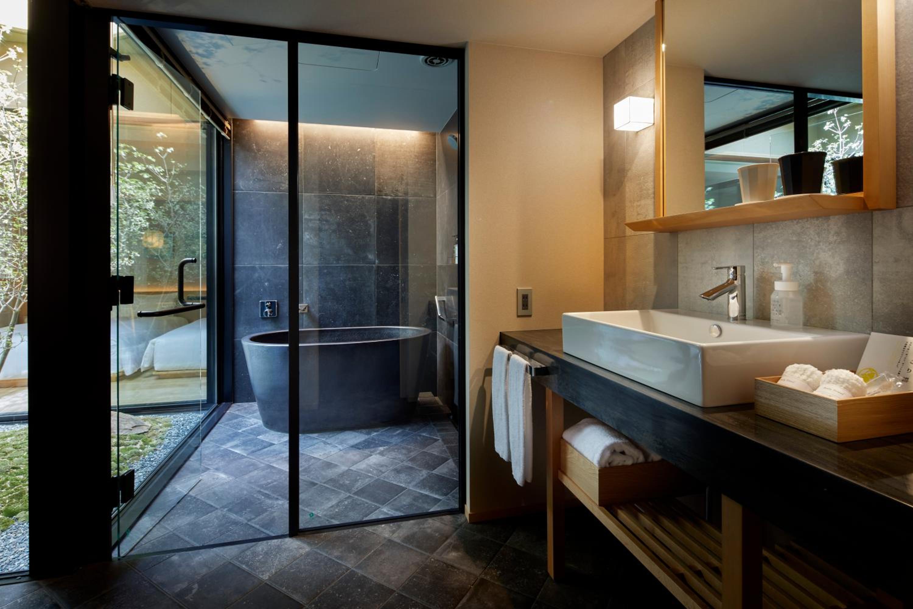 Premier Suite - Photo 10