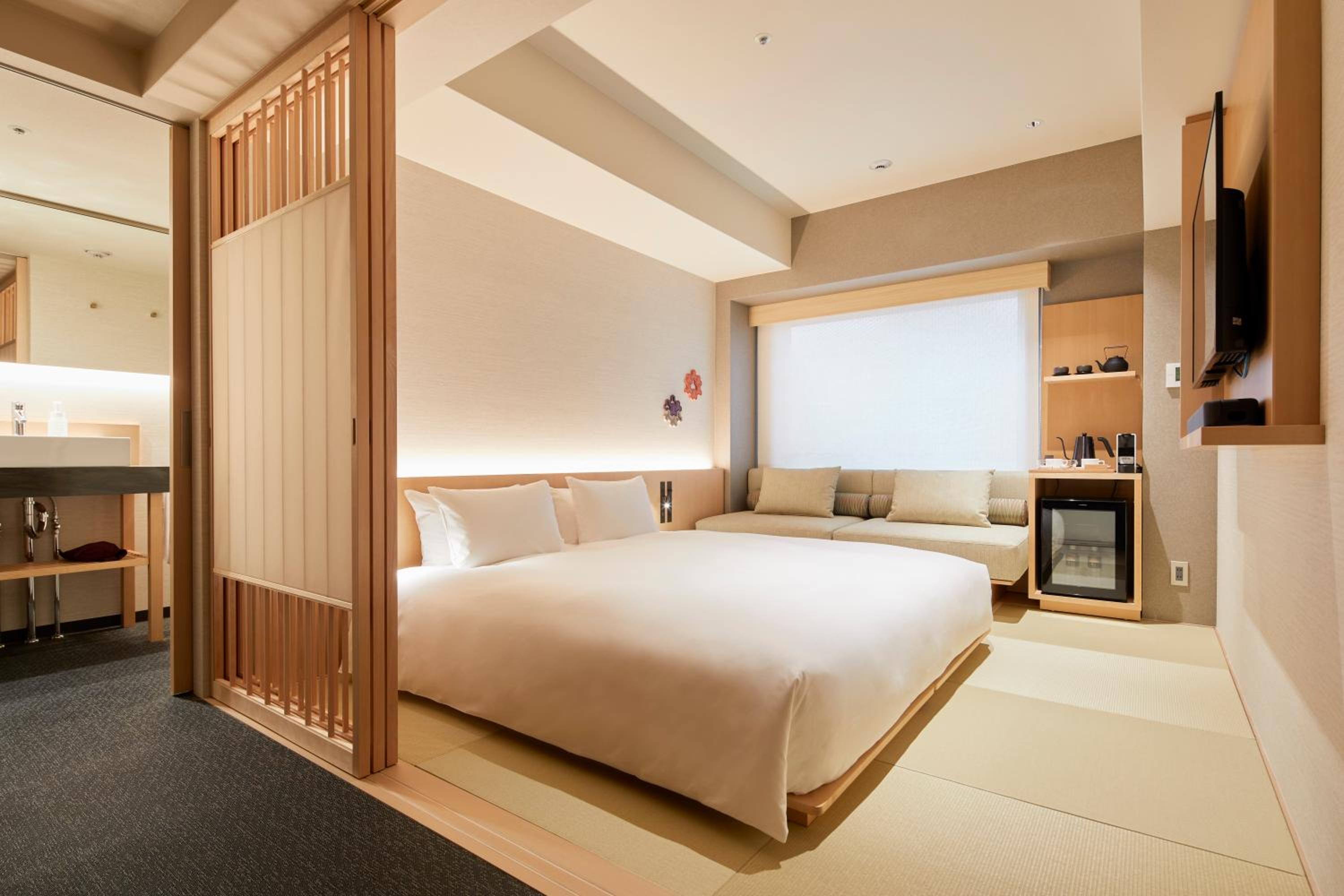 Corner King Room
