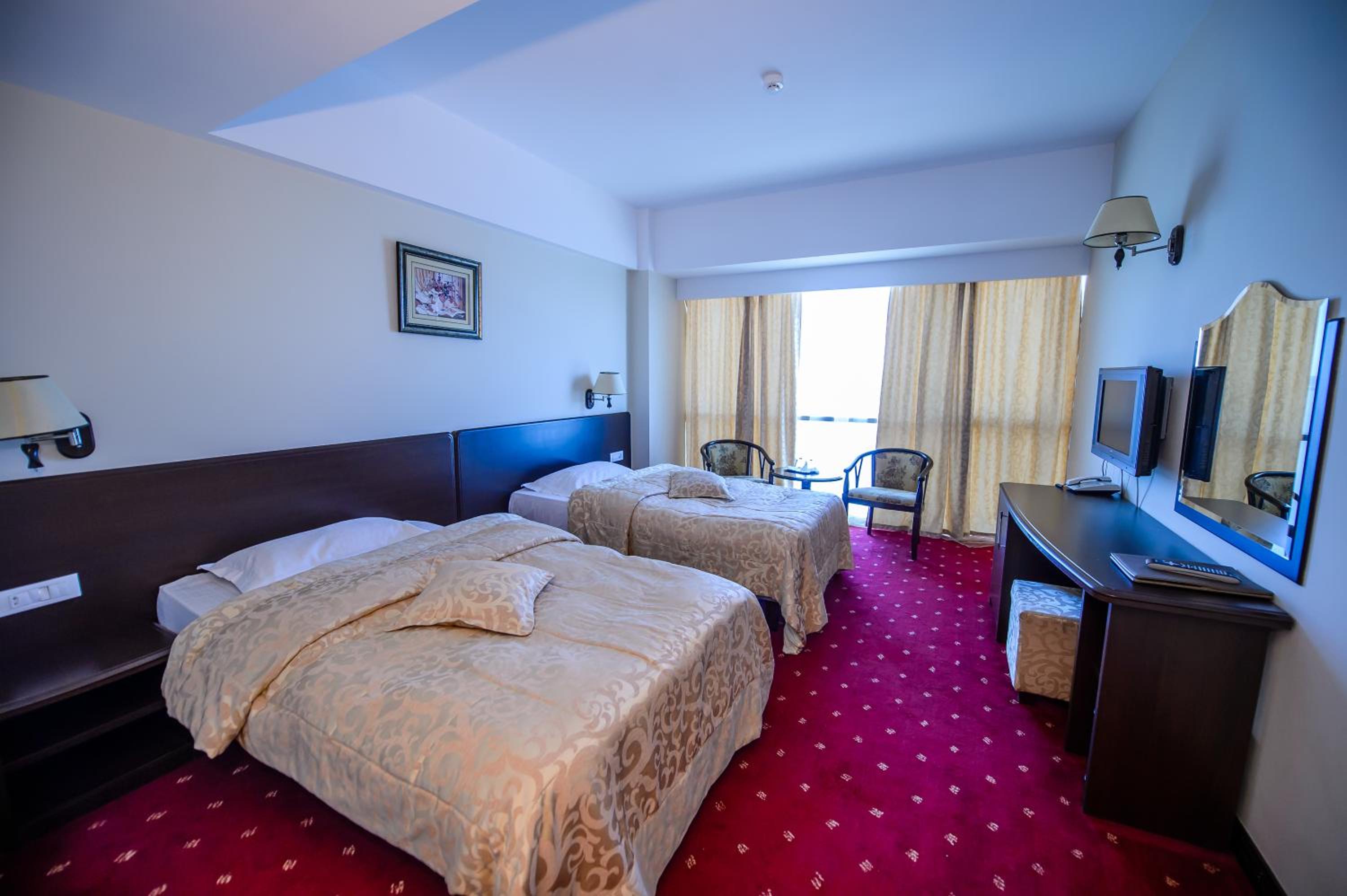 Twin Room with Lake View - Photo 5