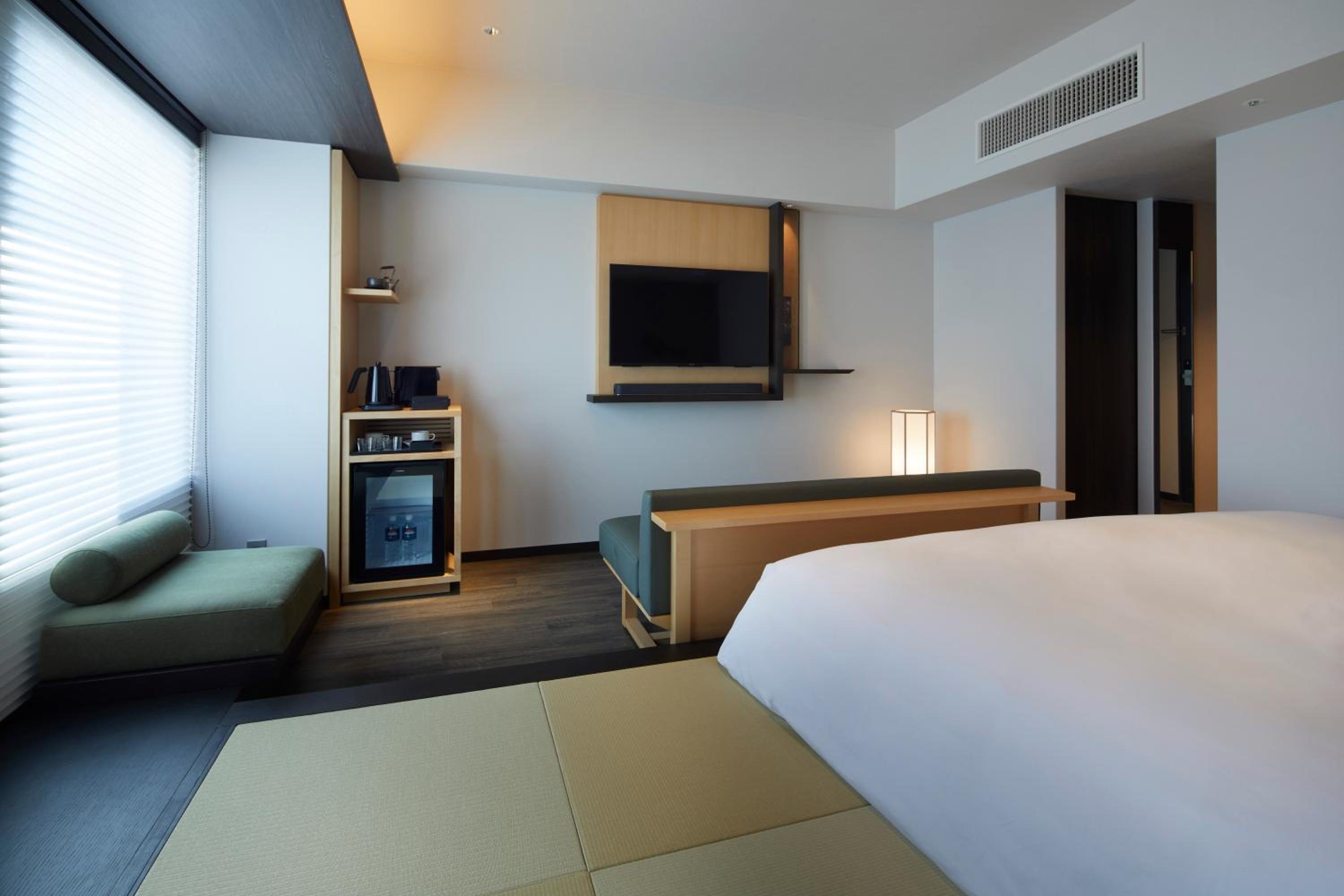 Corner King Room - Photo 2