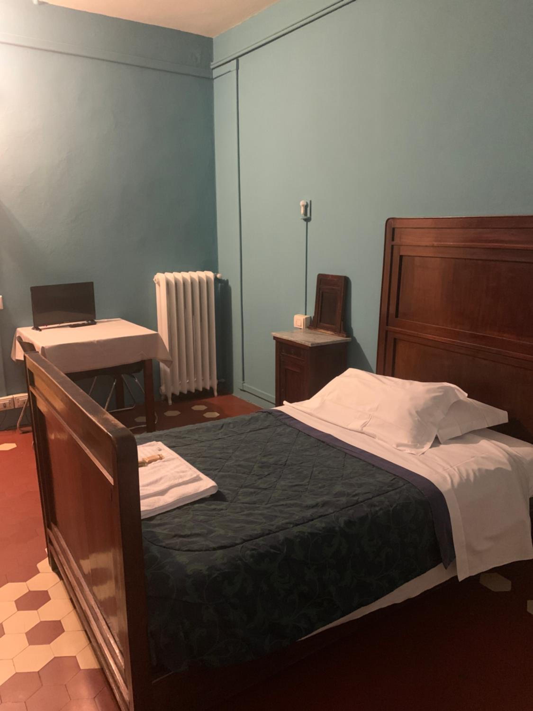 Single Room with Private Bathroom