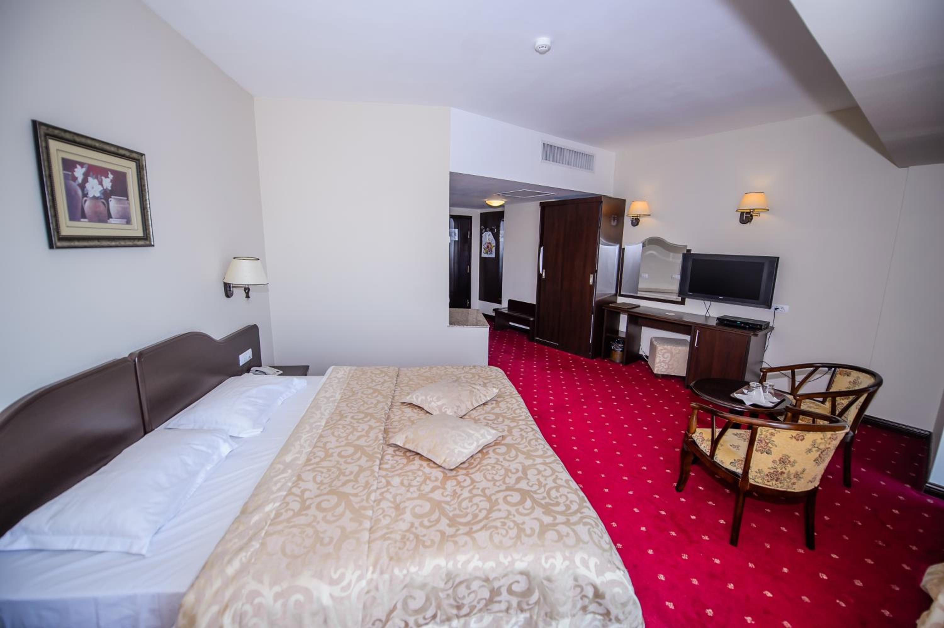 Double Room with Lake View - Photo 1