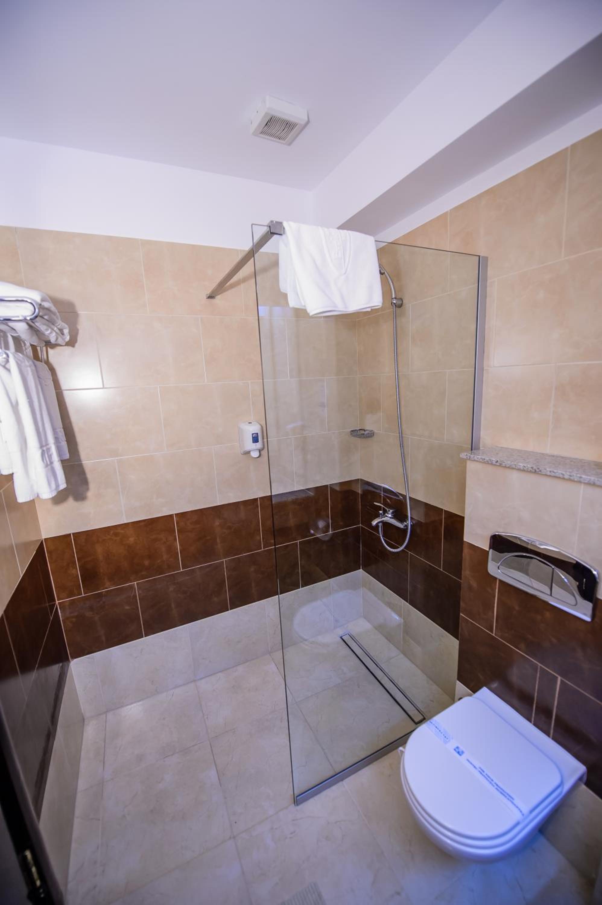 Double Room with Lake View - Photo 2