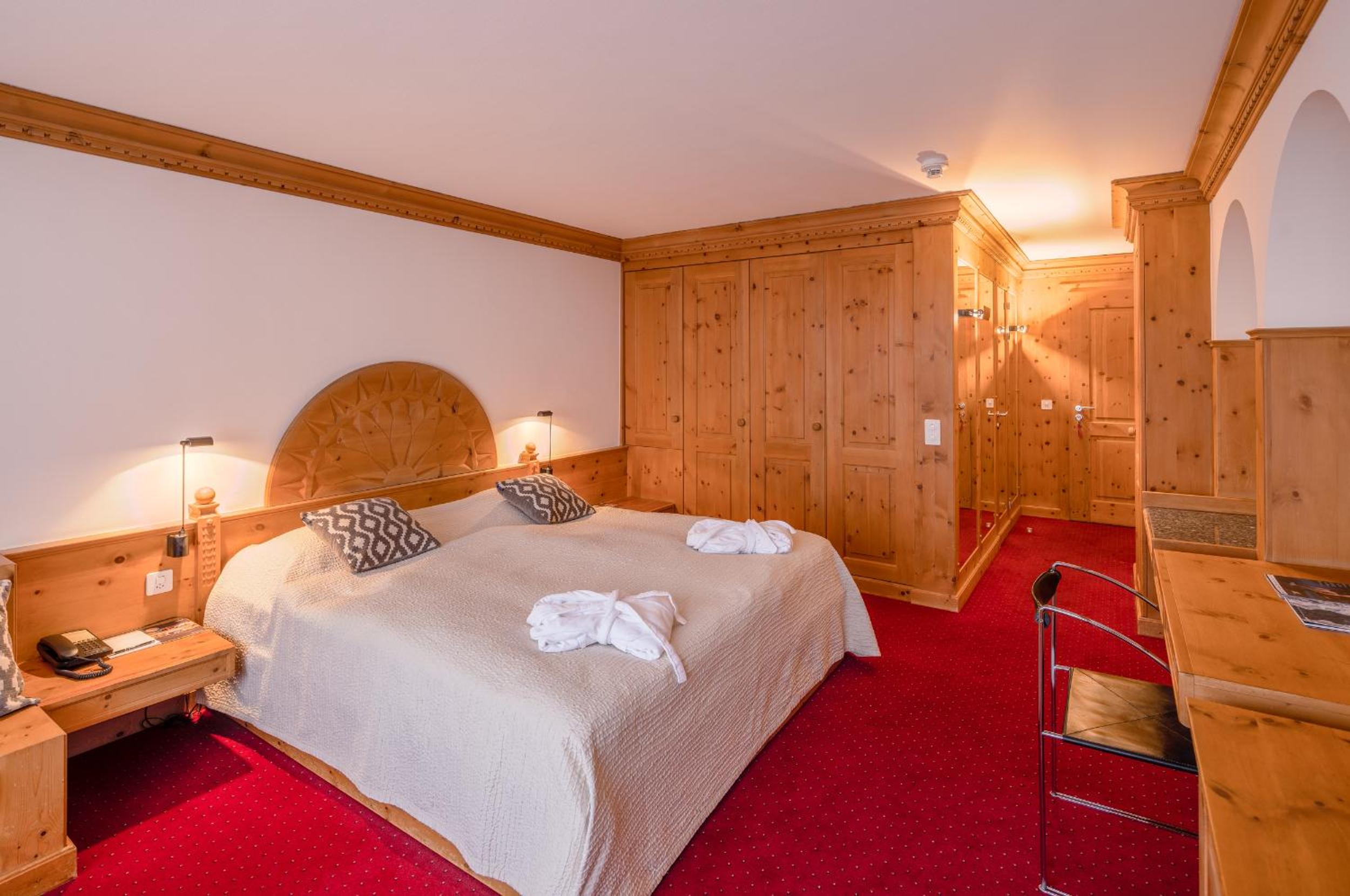 Deluxe Double Room with Balcony - Photo 3
