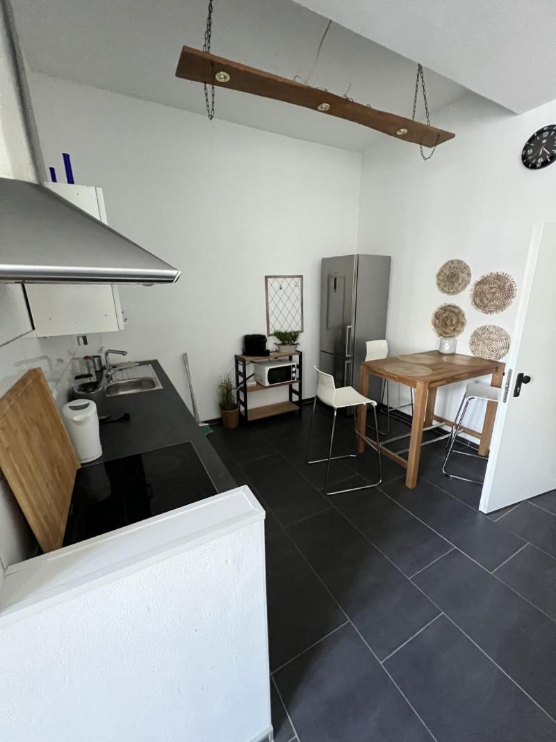 One-Bedroom Standard Apartment photo 2