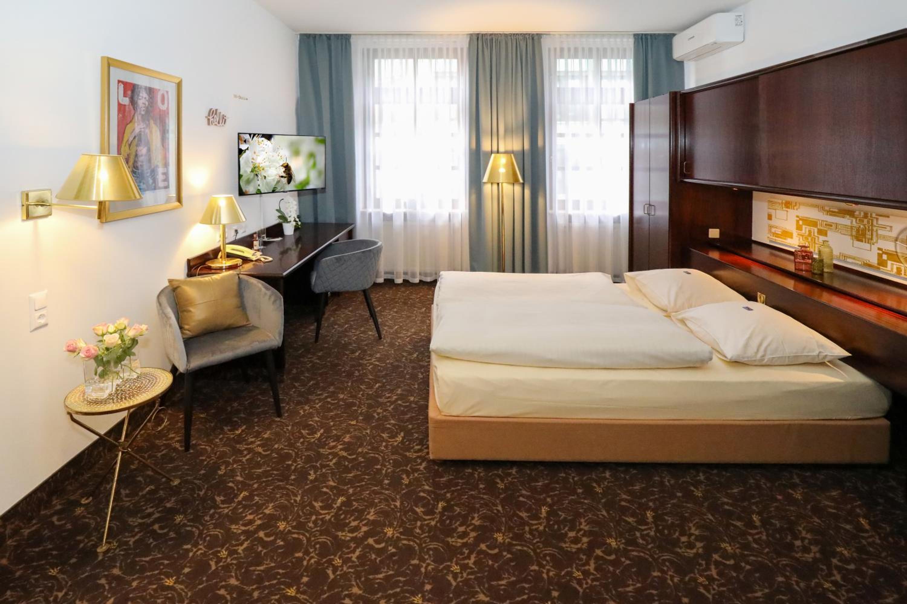 Queen Room - Photo 1