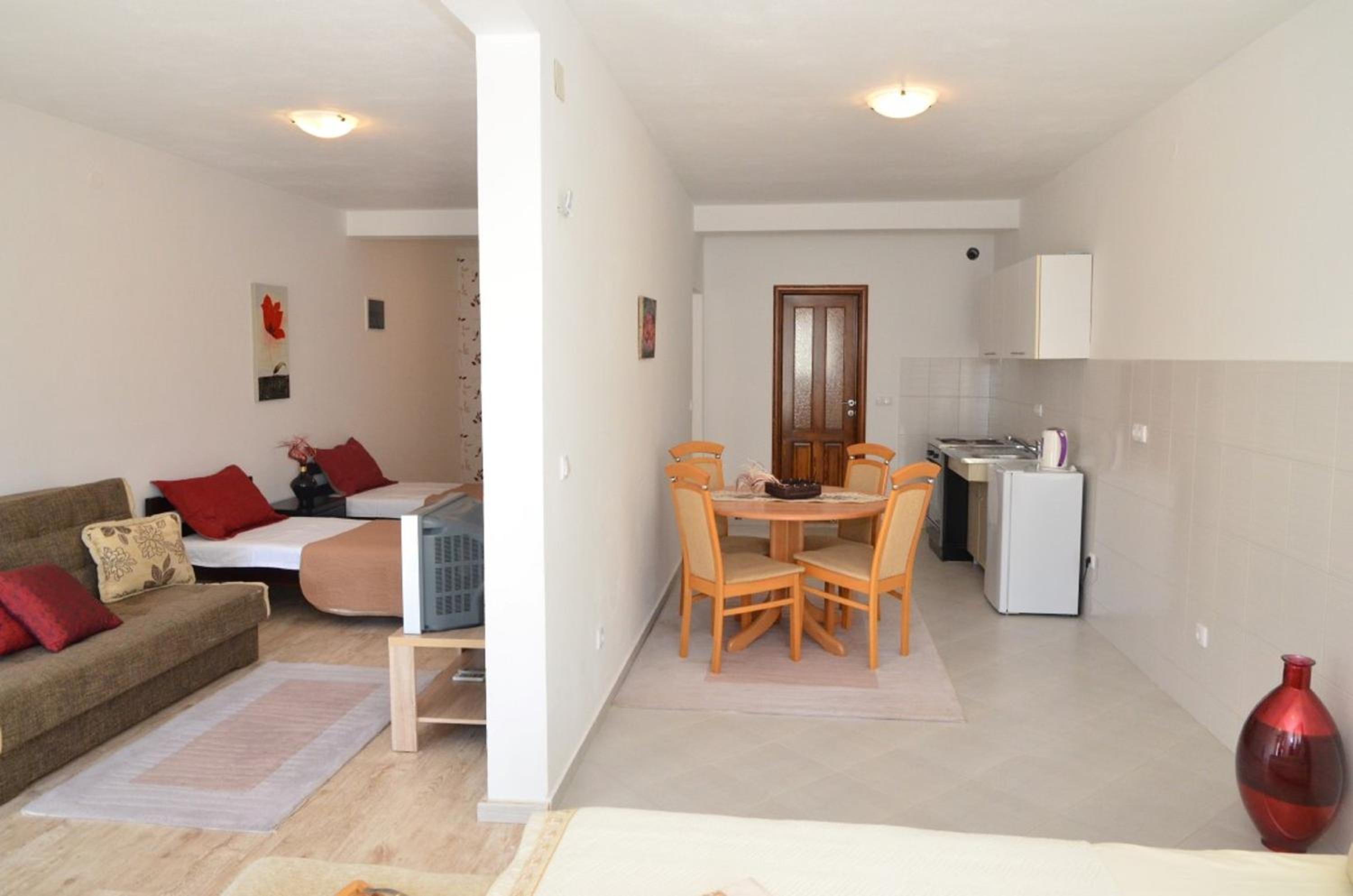 Family Studio - Photo 2