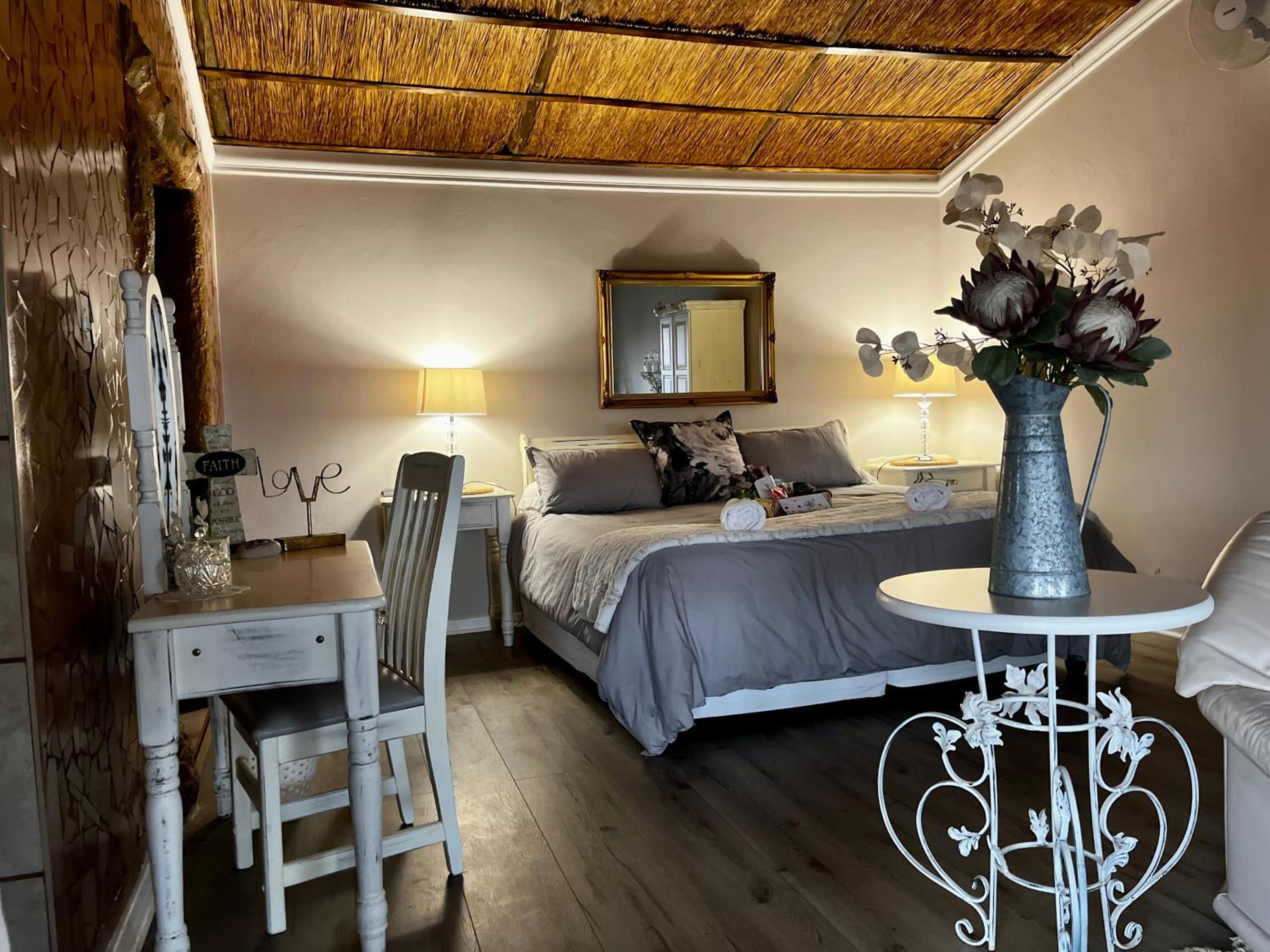 Suite - Photo 1