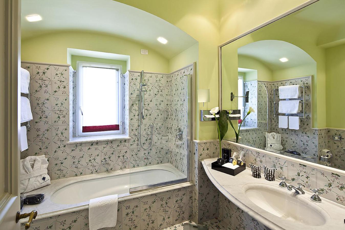Superior Double Room with Balcony and Garden View - Photo 17