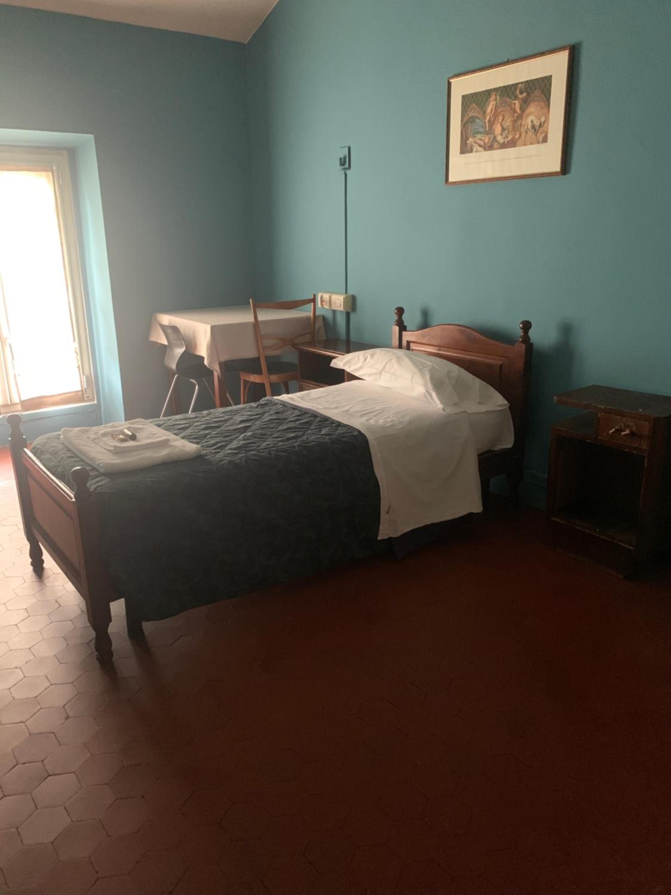 Standard Single Room with Shared Bathroom