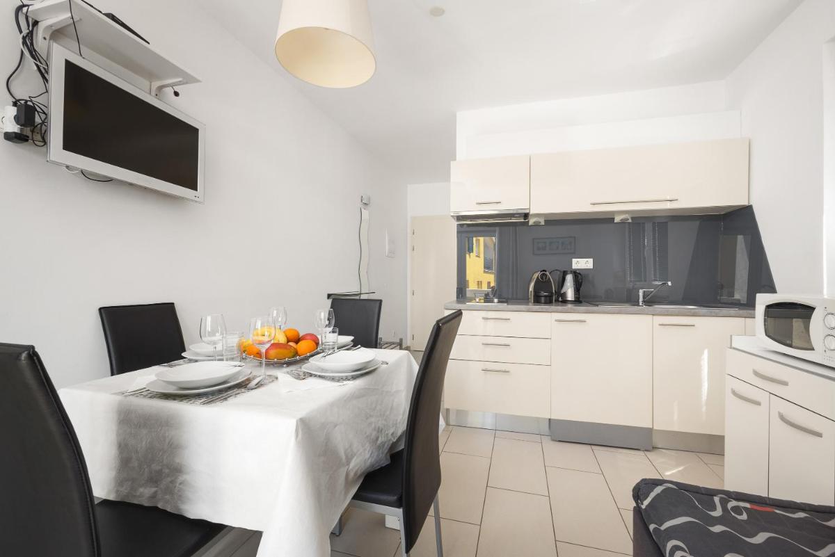 One Bedroom Apartment with Sea View photo 2