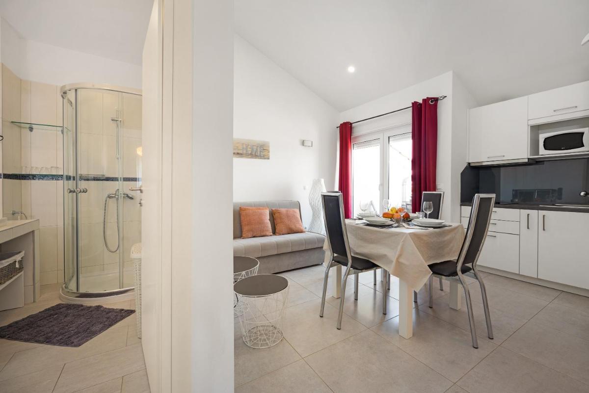 Two bedroom apartment with Balcony photo 3