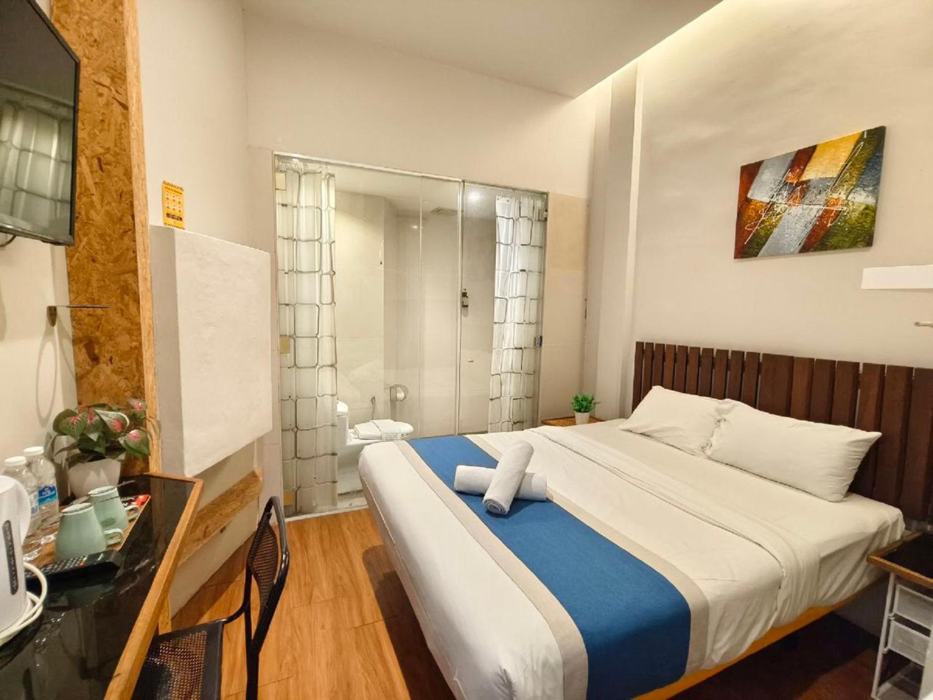 Standard Queen Room - Photo 6