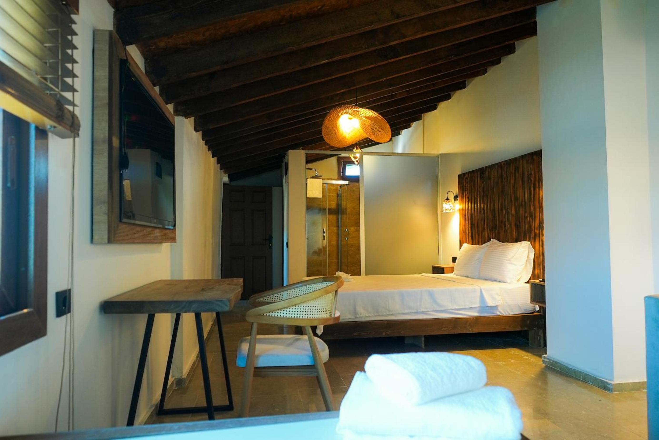 Triple Room with Balcony - Photo 6