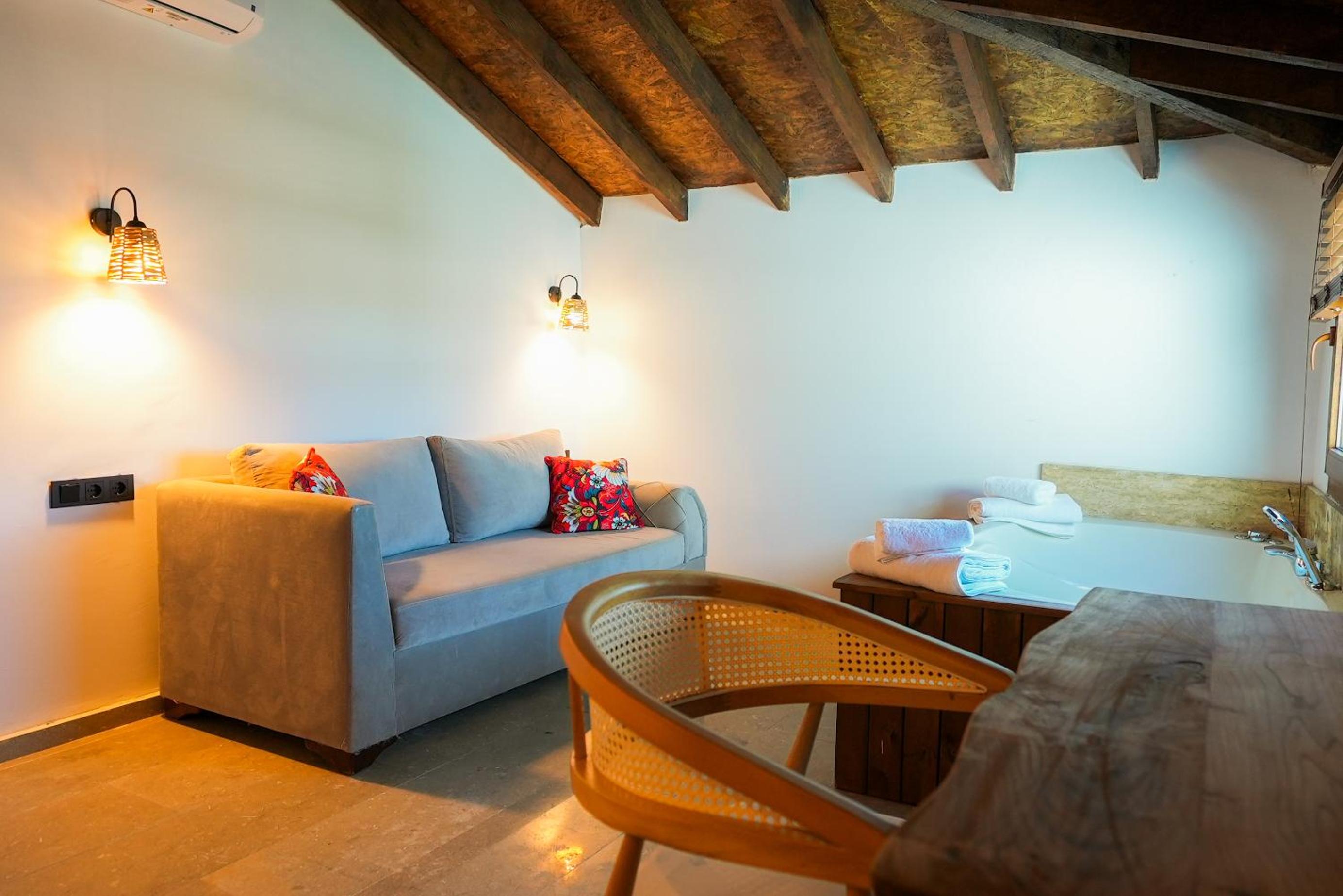 Triple Room with Balcony - Photo 4