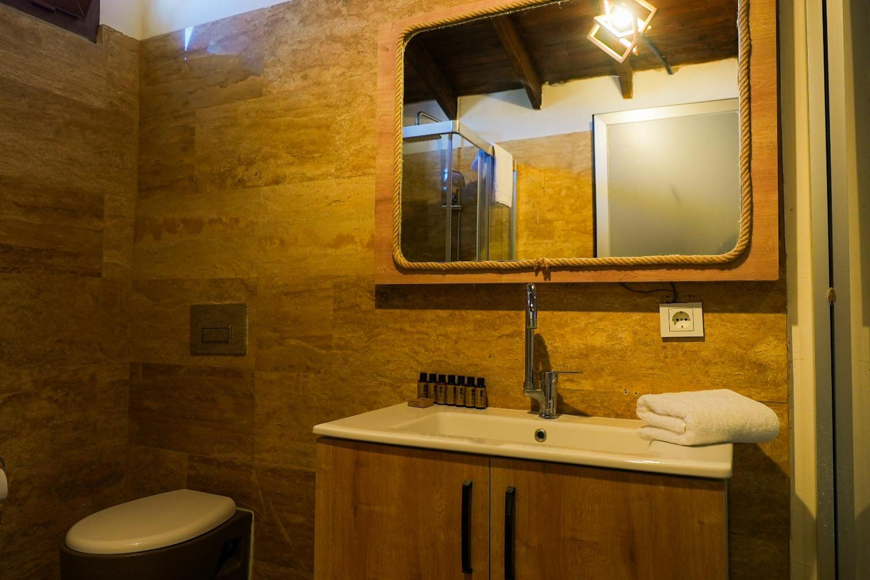 Triple Room with Balcony - Photo 3