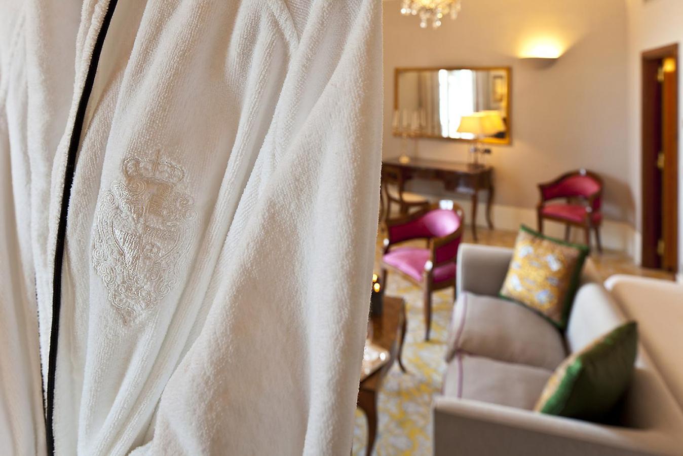 Deluxe Double or Twin Room with Balcony and Sea View - Photo 5
