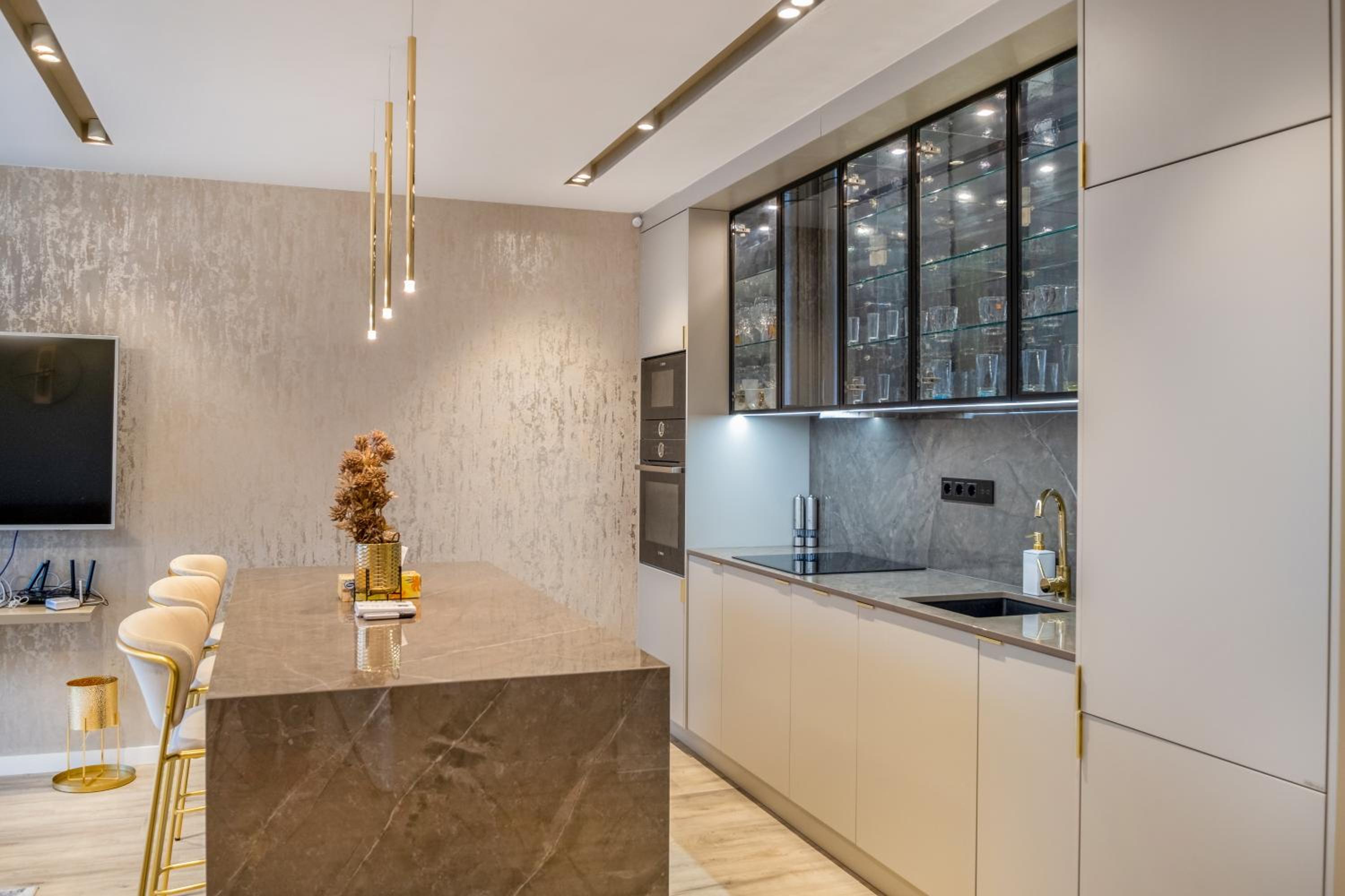 Two-Bedroom Apartment with Lake View photo 2