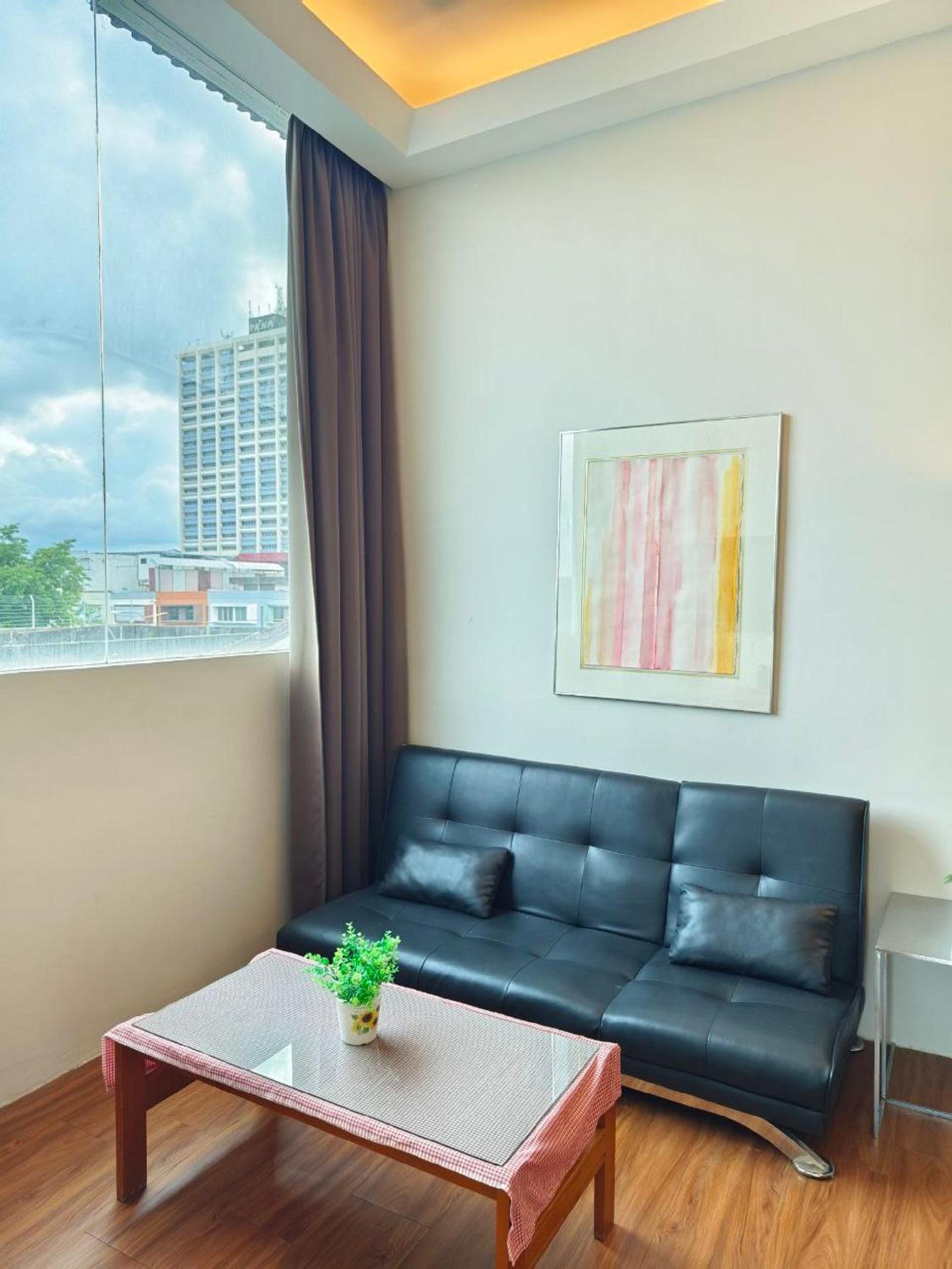 Executive Suite - Photo 3
