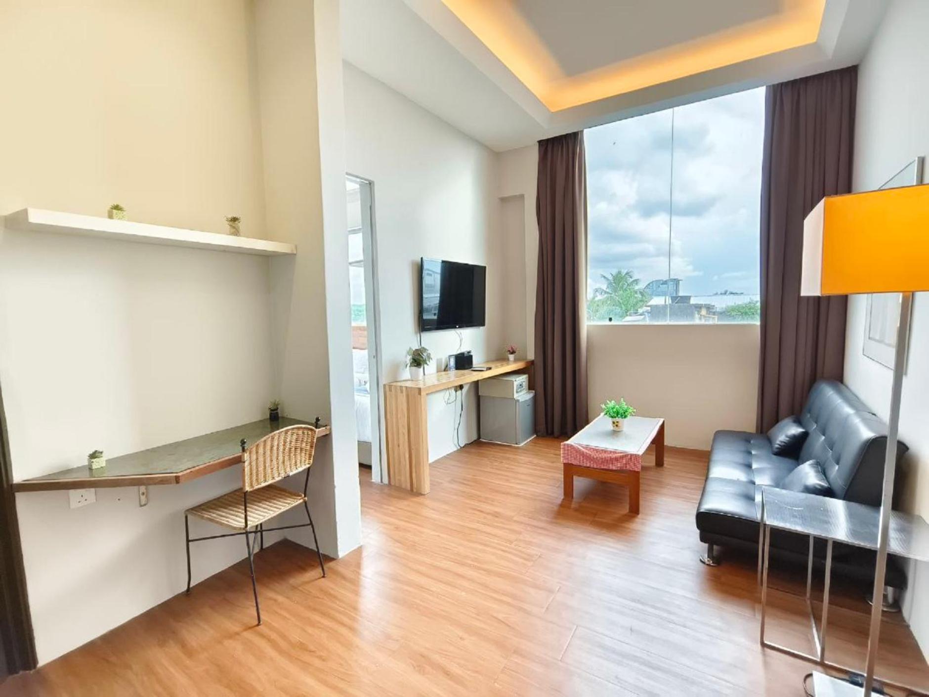 Executive Suite - Photo 5