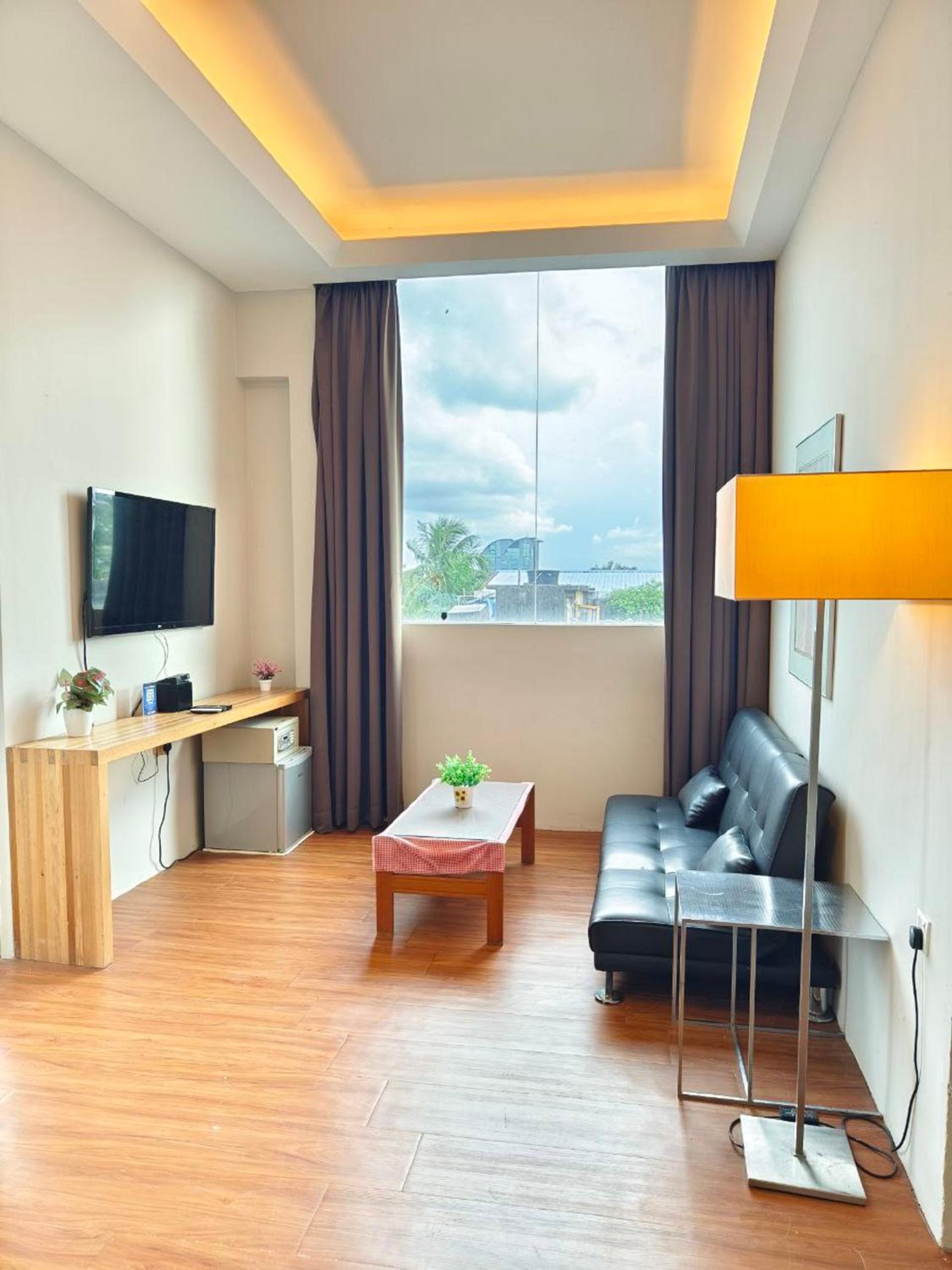 Executive Suite - Photo 4