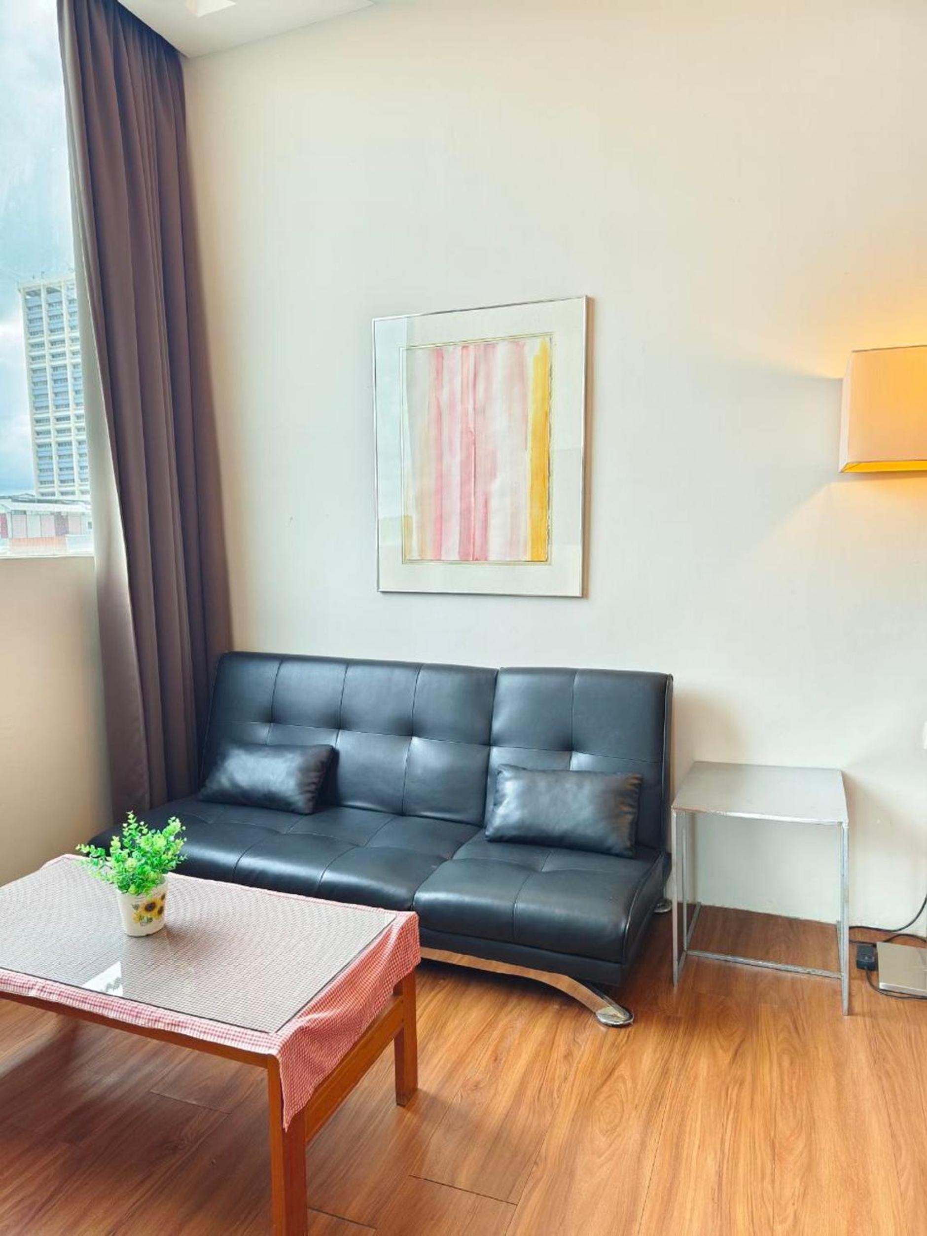 Executive Suite - Photo 10