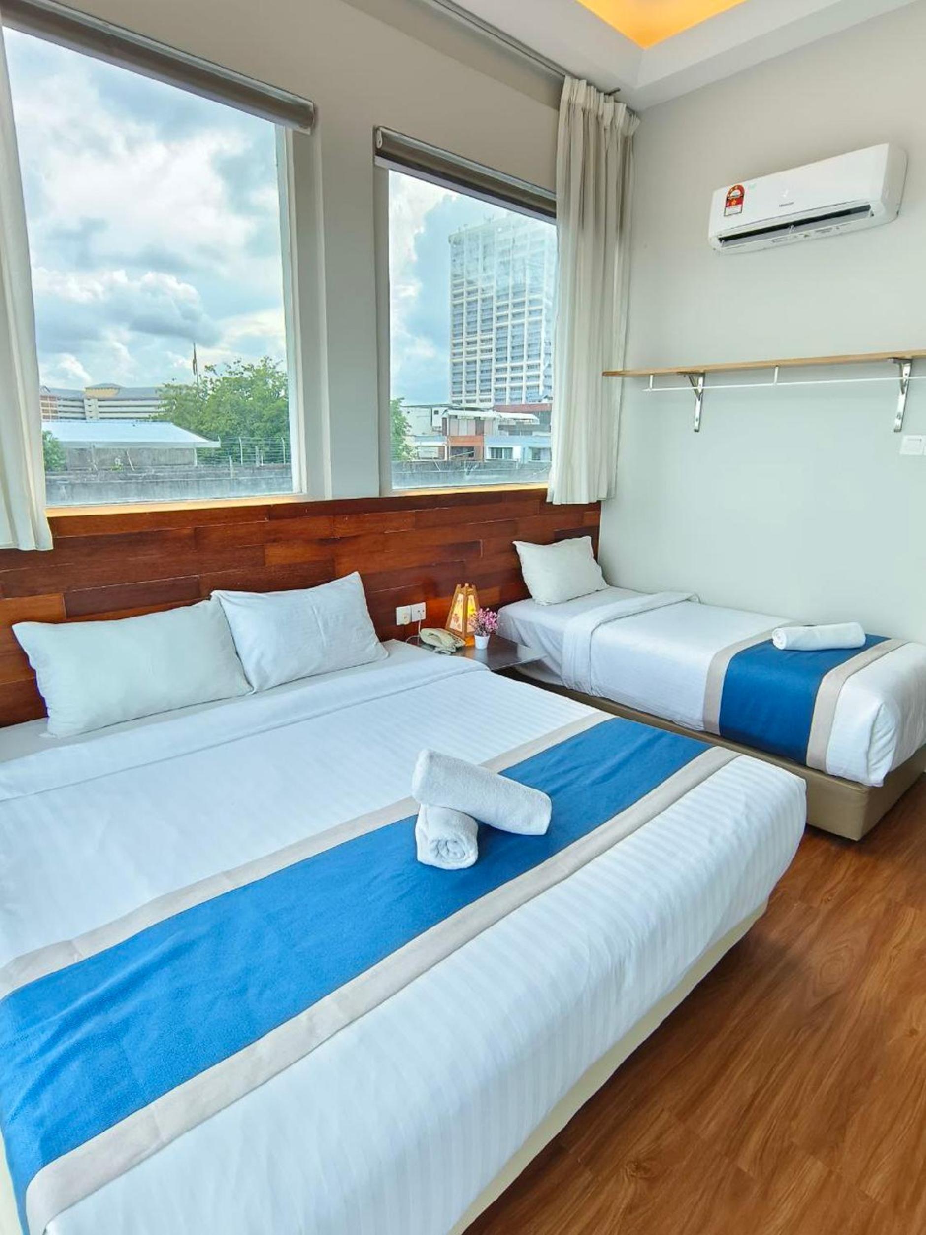 Executive Suite - Photo 13