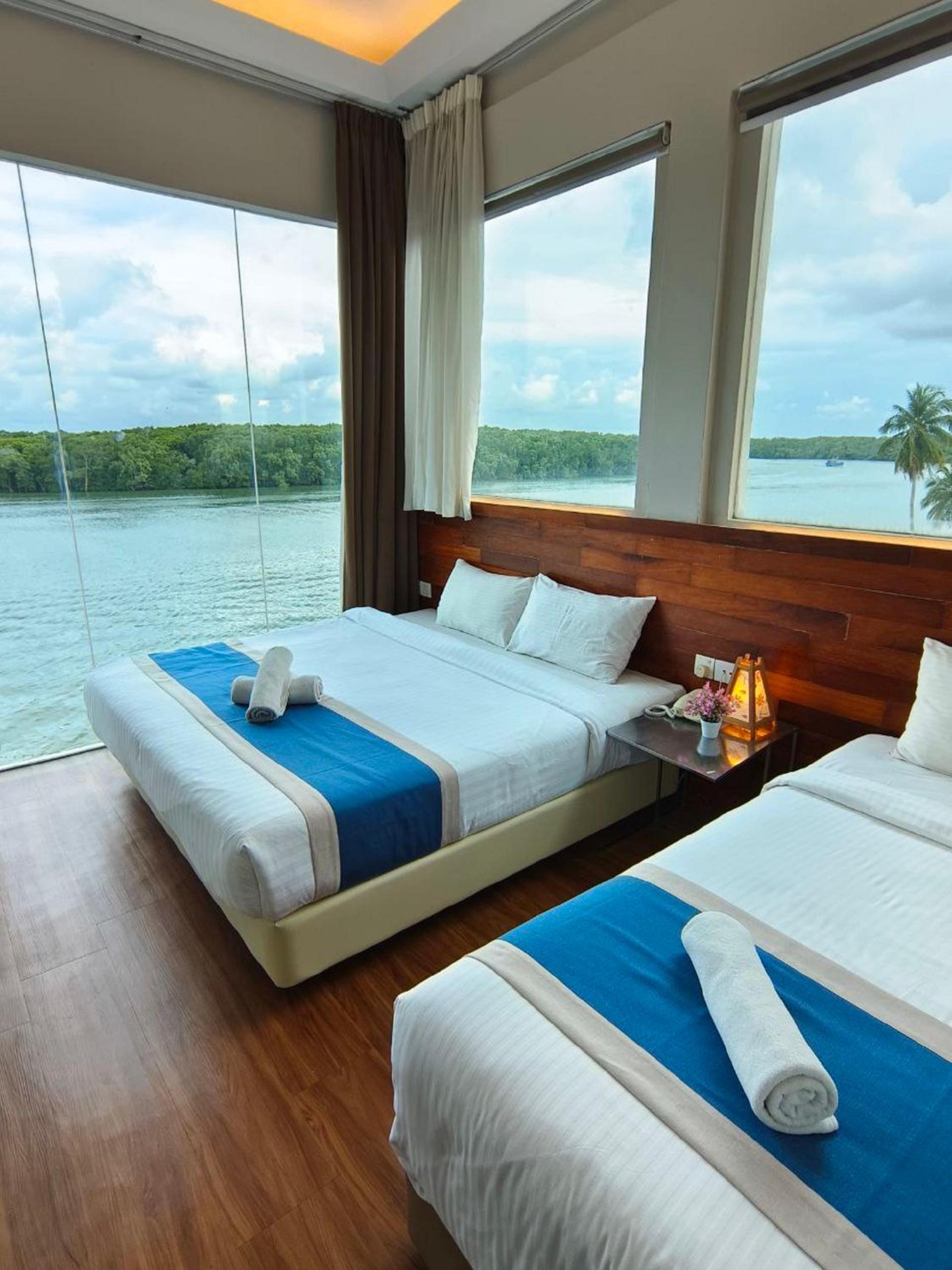 Executive Suite - Photo 12