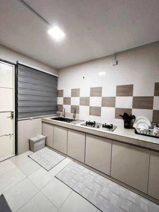 Three-Bedroom House photo 3
