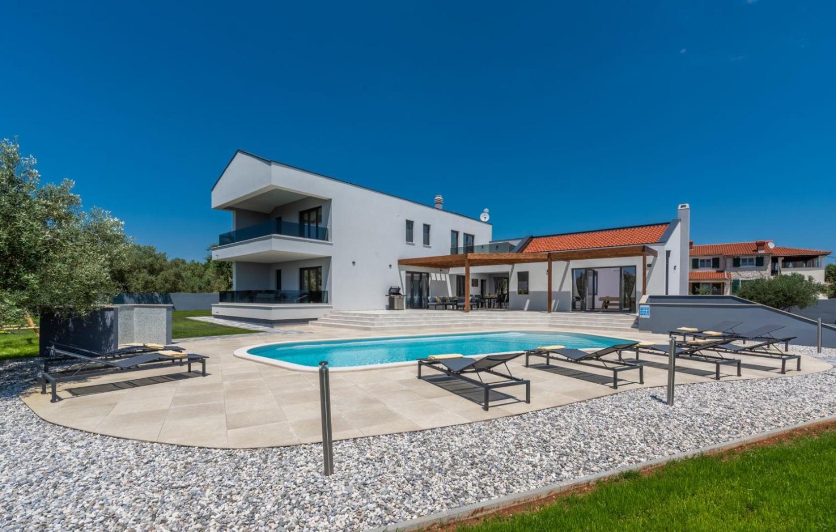 Villa photo 3