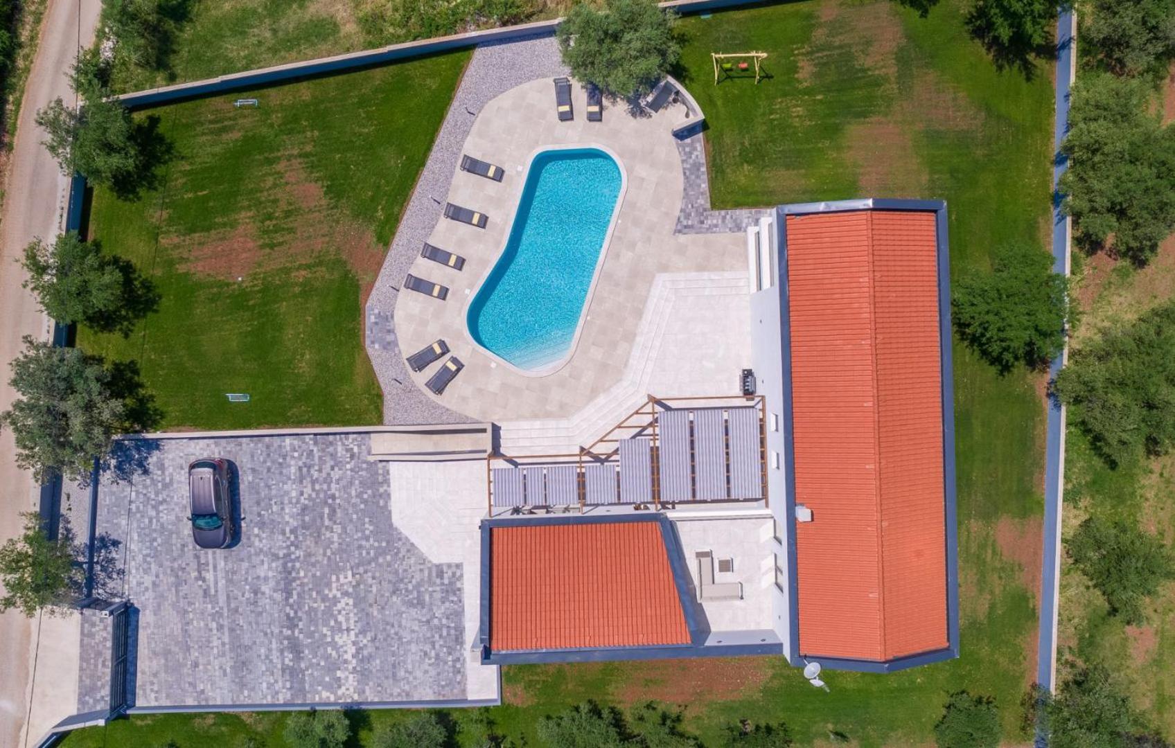 Villa photo 2