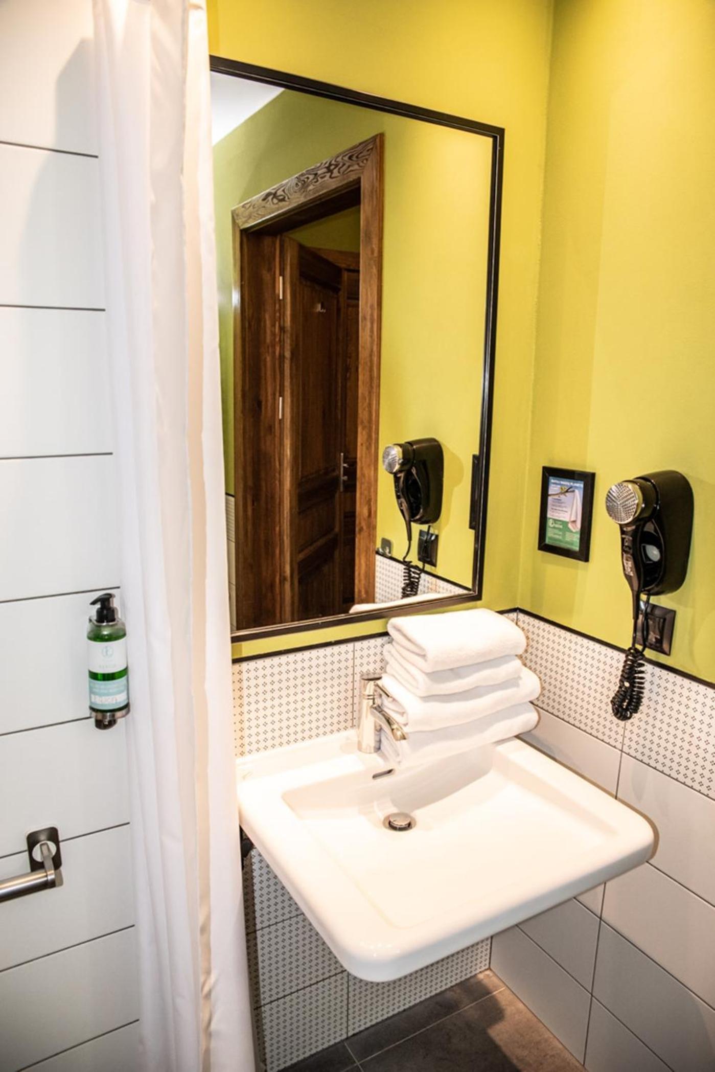 Double Room - Disability Access photo 3