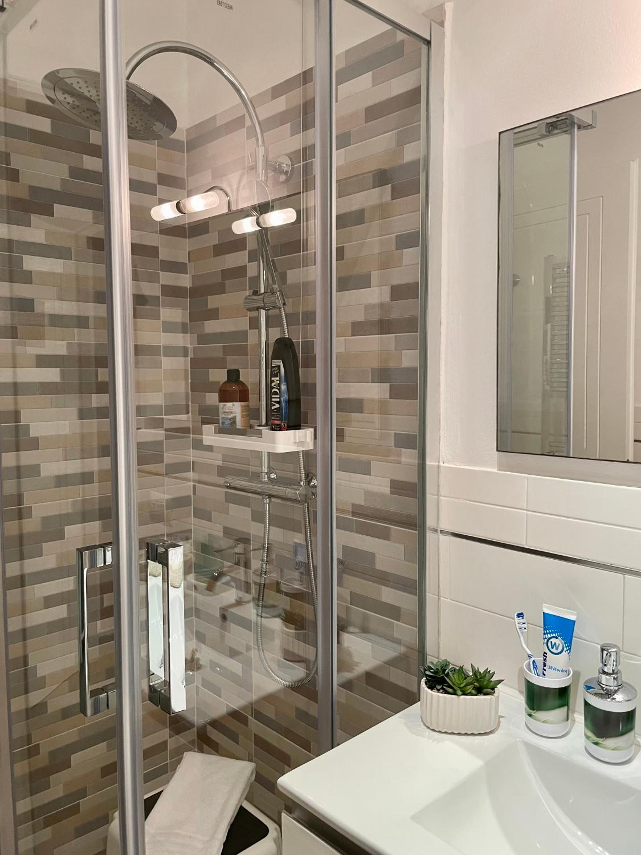 Double Room - Photo 25