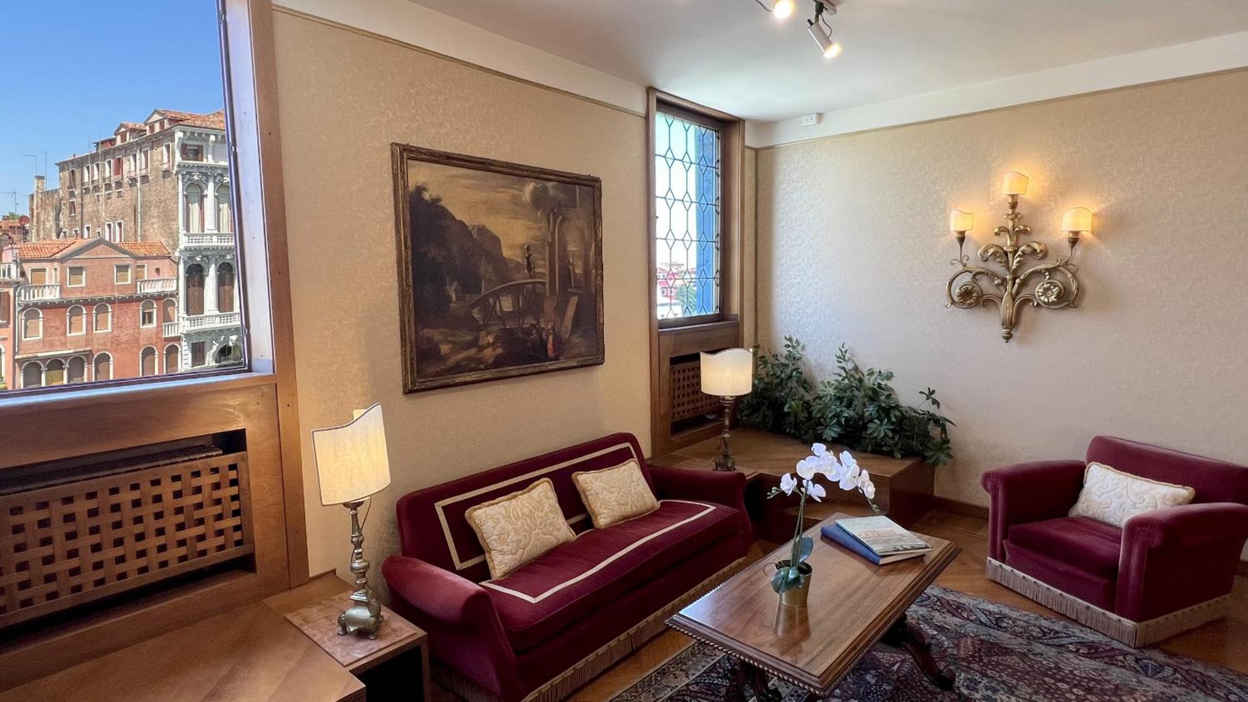 Deluxe Apartment photo 3