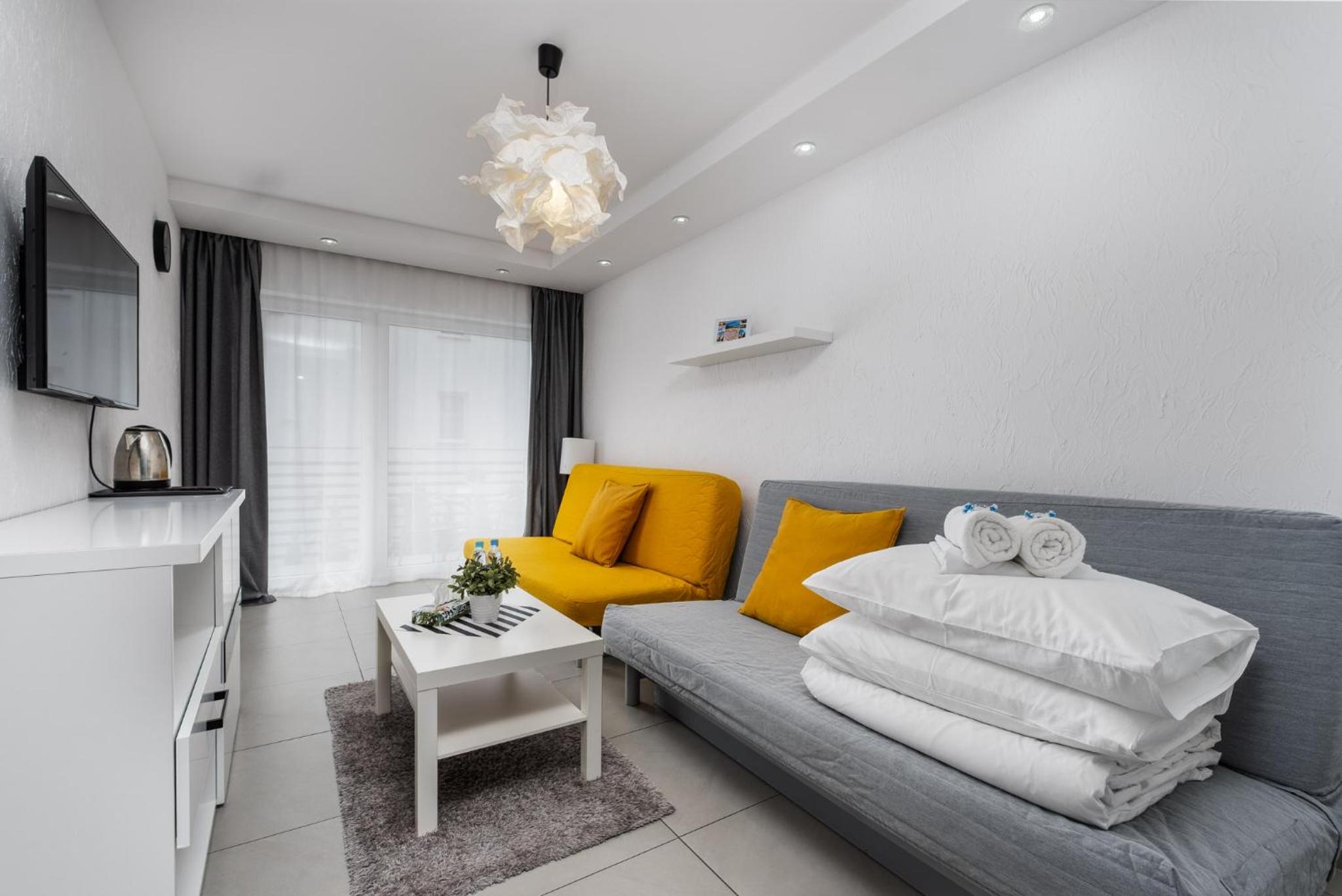 Quadruple Room with Balcony - Photo 2