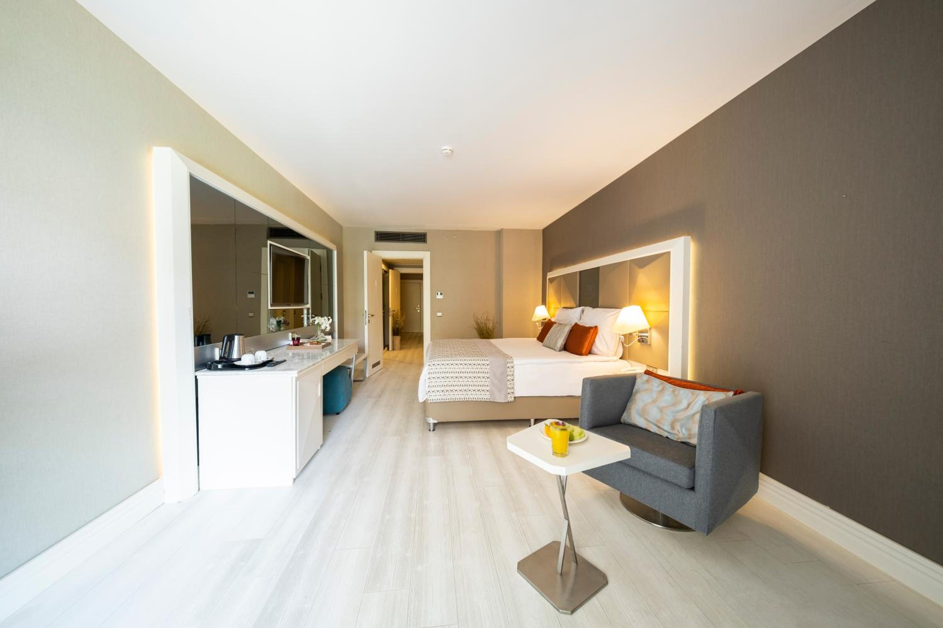 Quadruple Room with Sea View - Photo 6