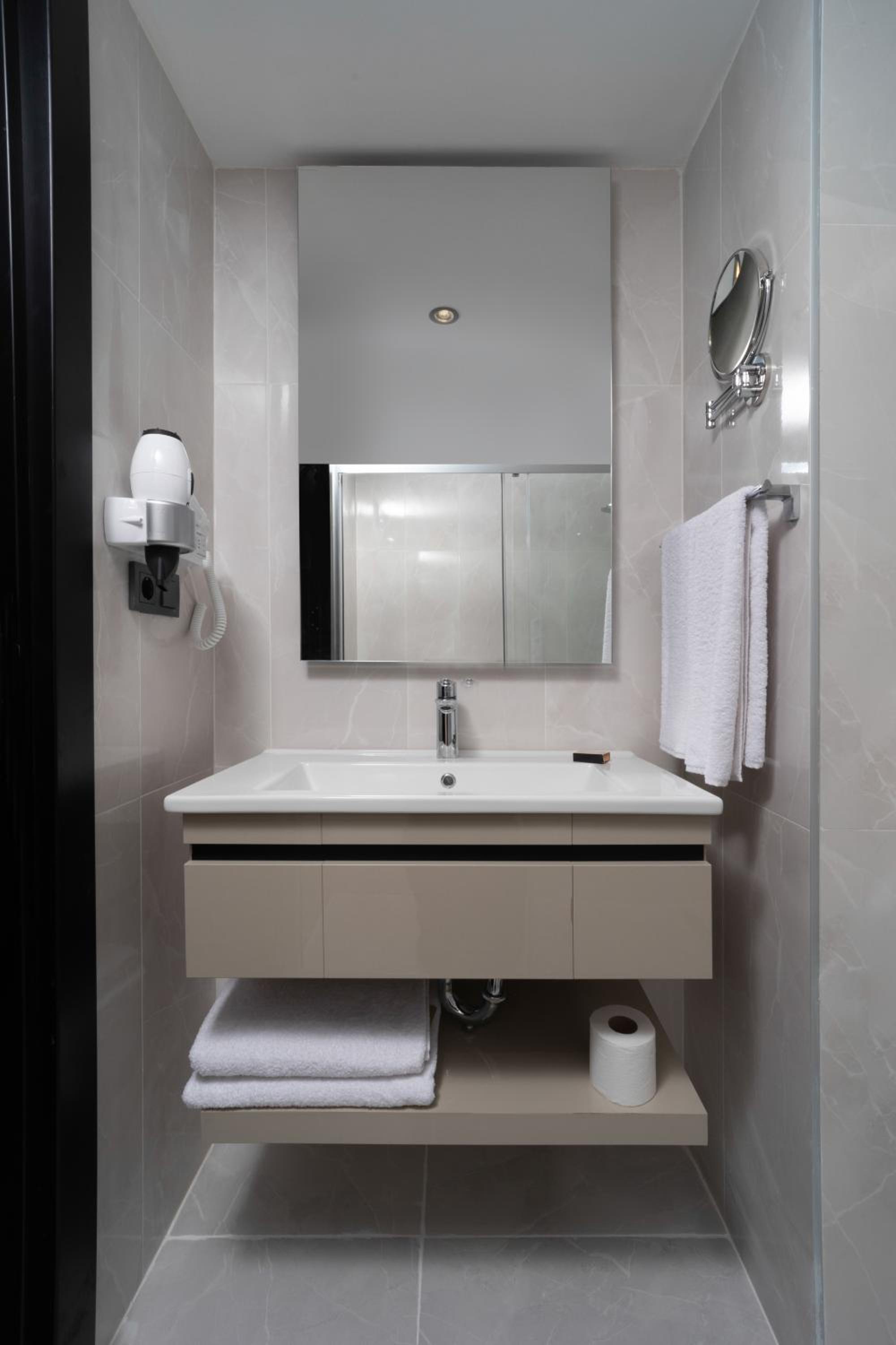 Budget Double or Twin Room photo 2