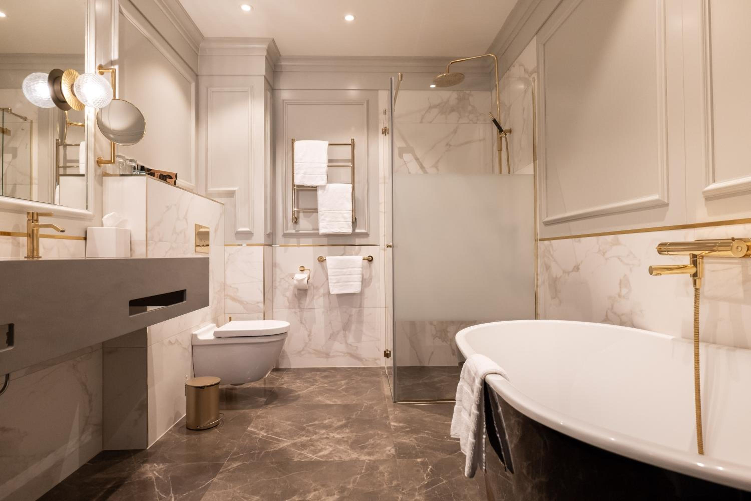 Suite - Photo 8