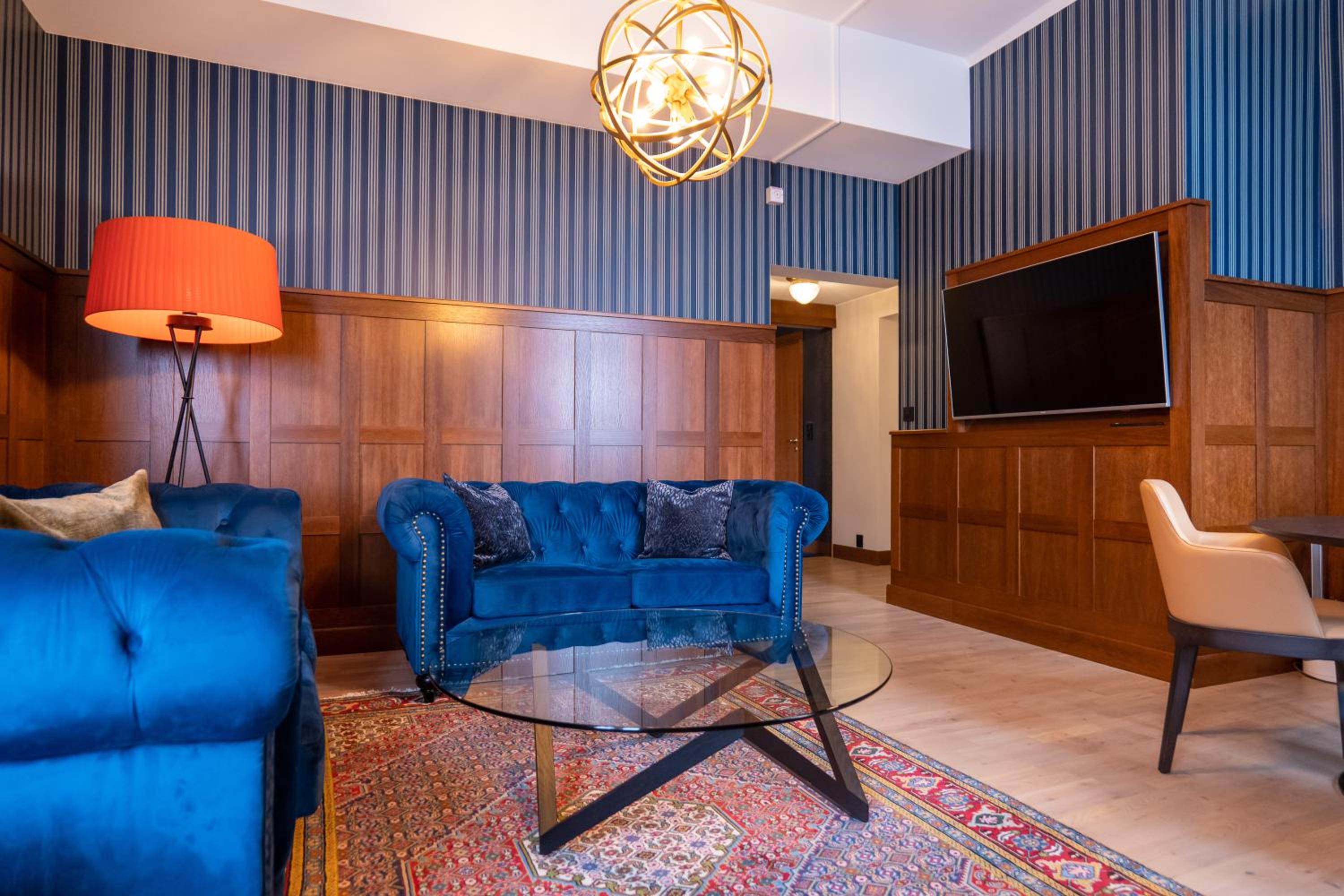 Suite - Photo 3