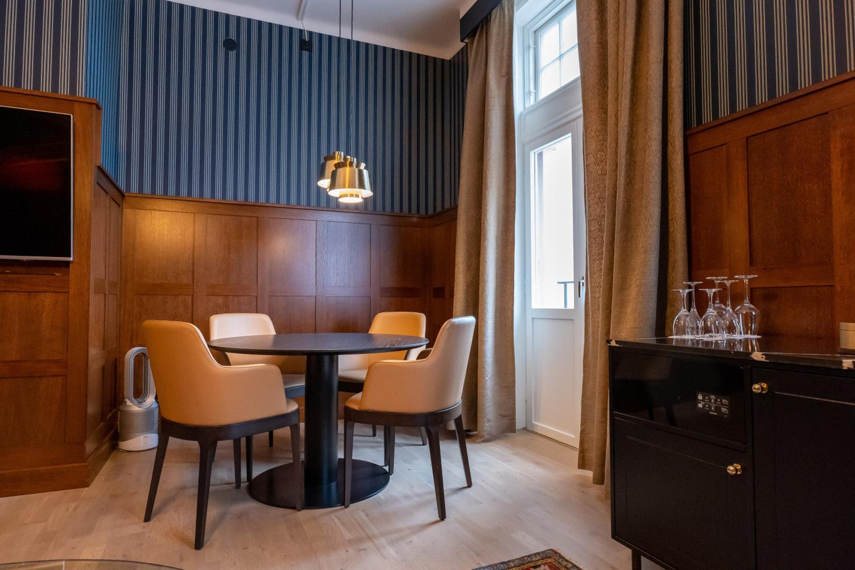 Suite - Photo 2