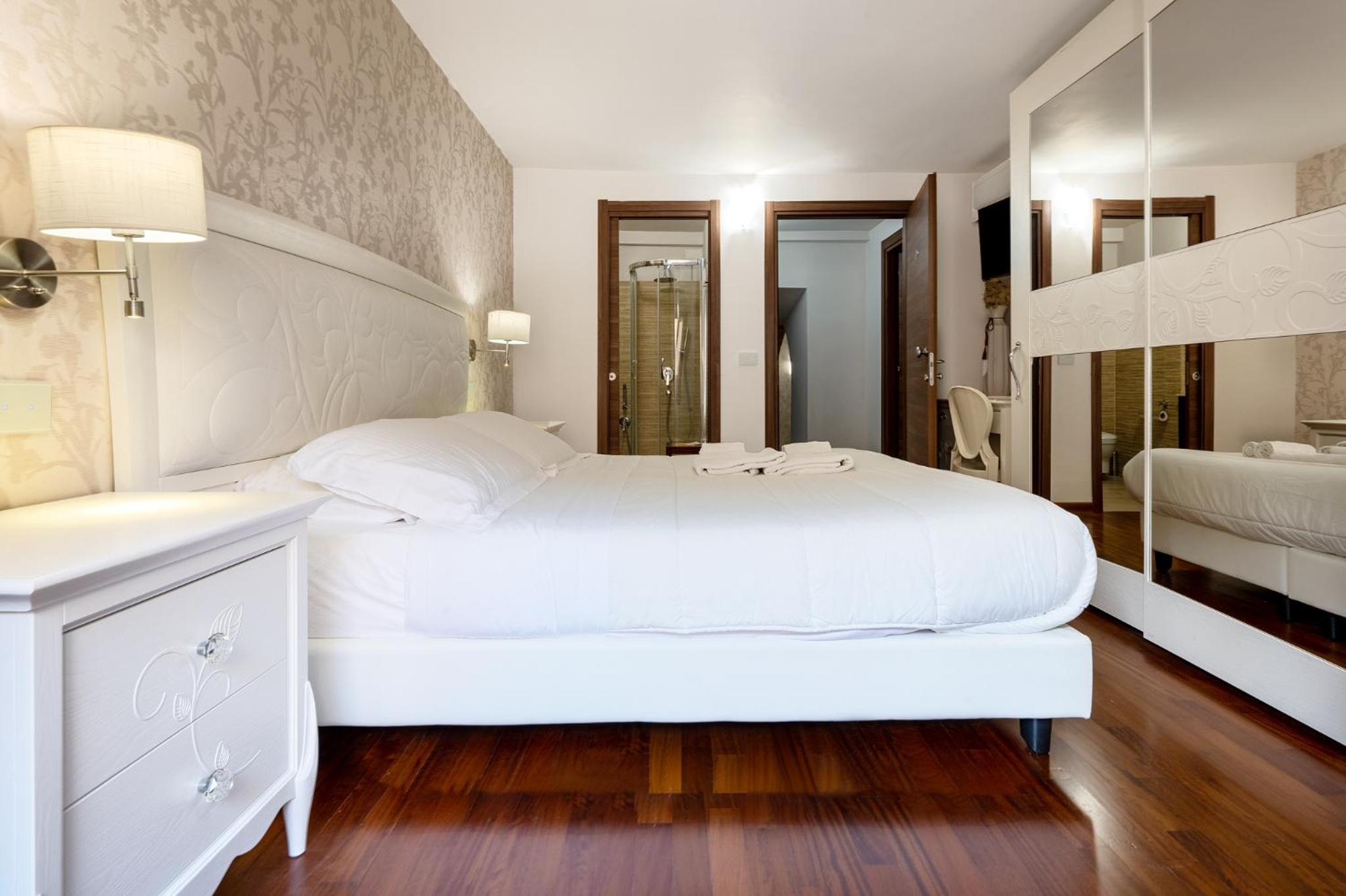 Deluxe Queen Room photo 3
