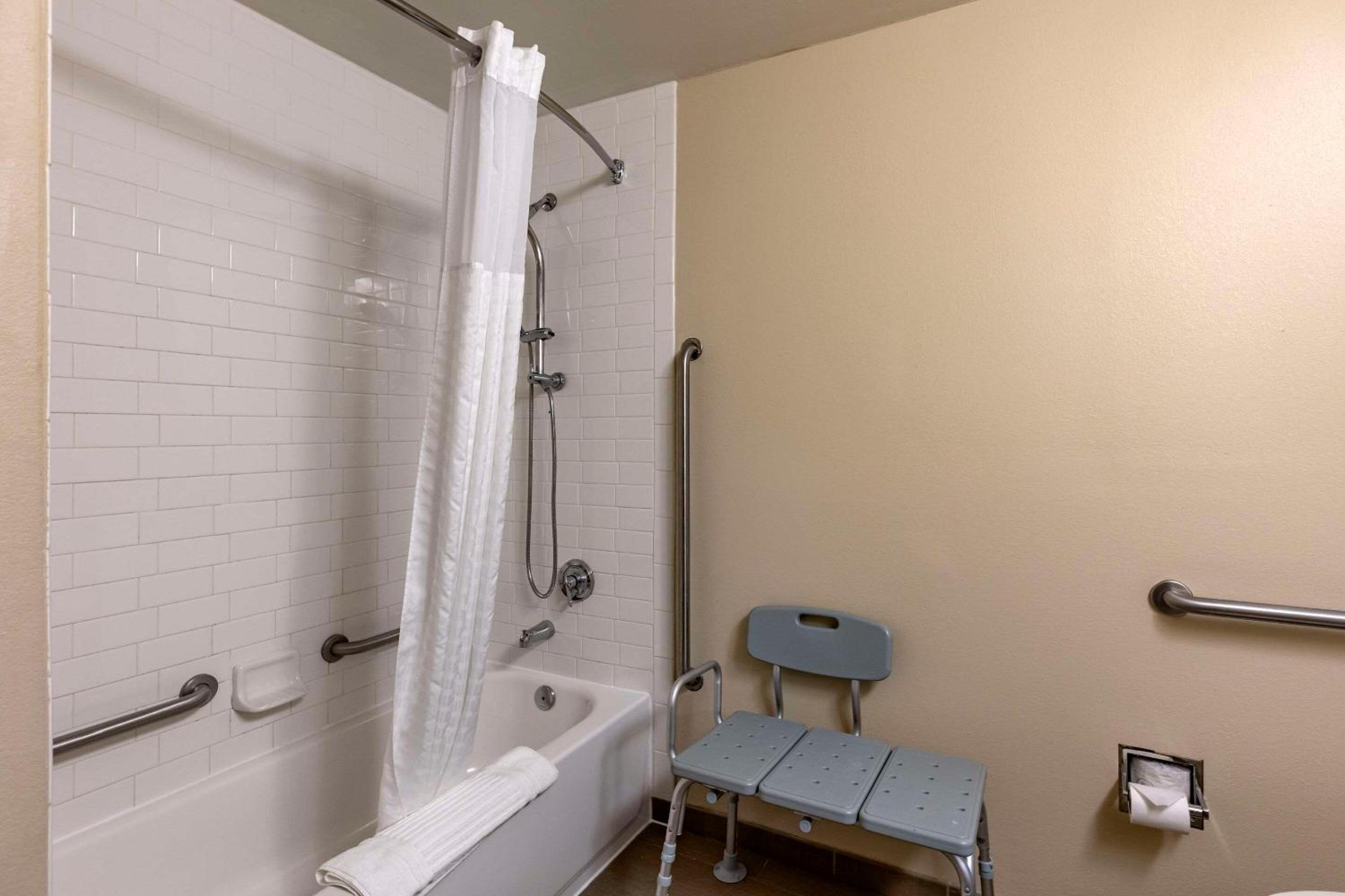 King Room - Disability Access - Photo 6
