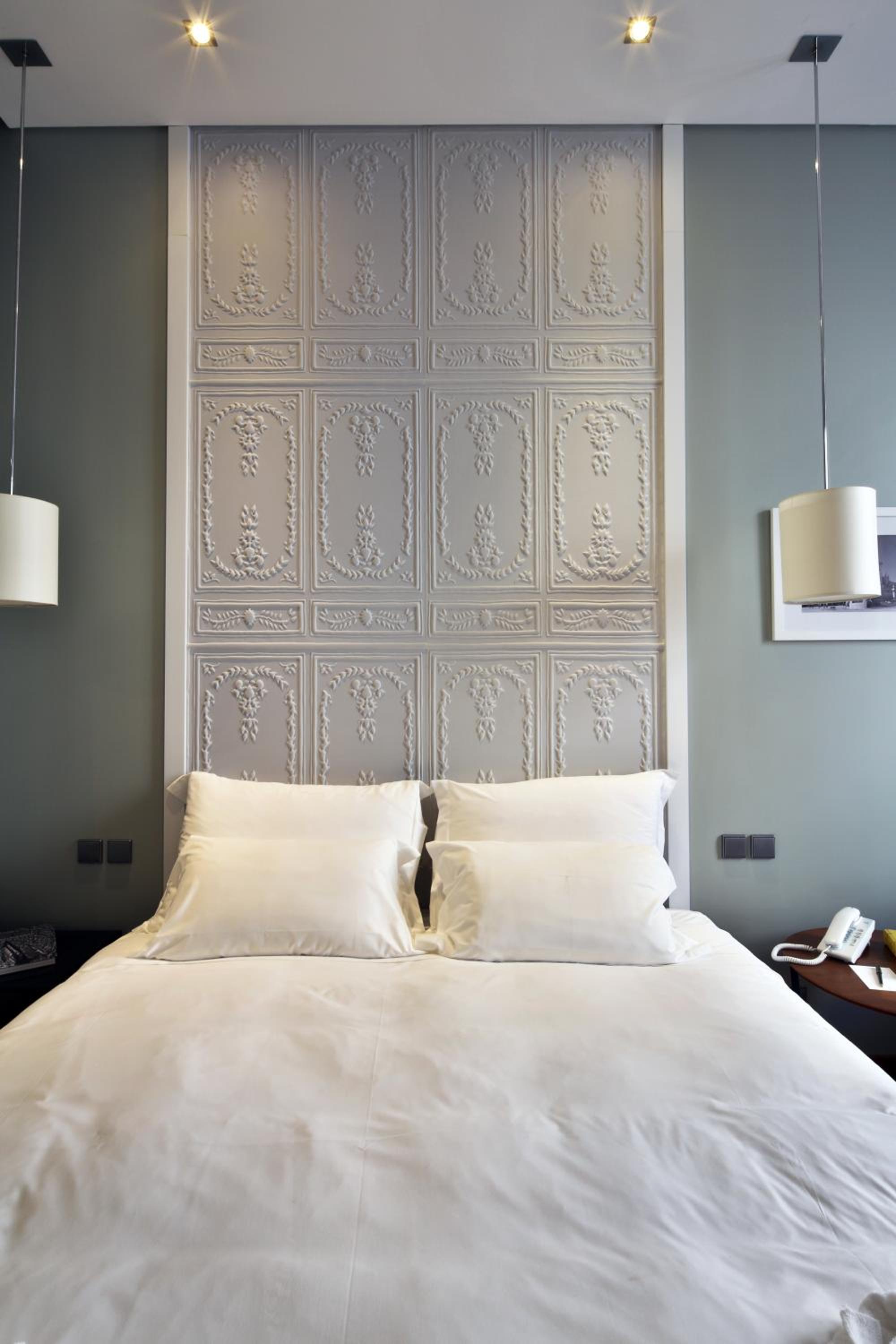 Premium Room with King Size Bed - Photo 2