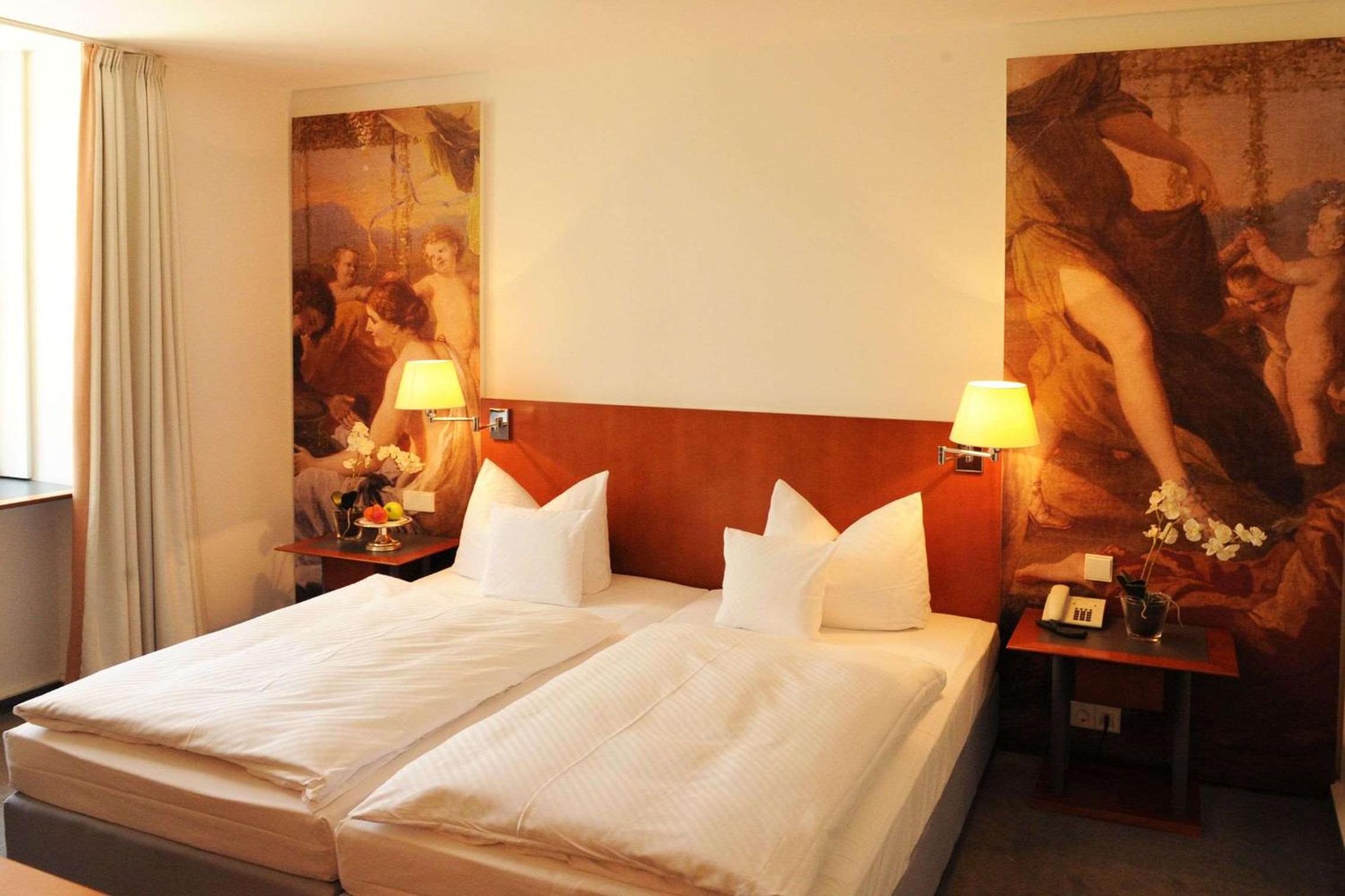 Standard Double Room - Photo 11