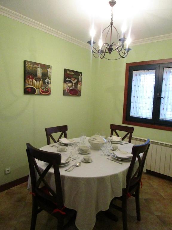 Three-Bedroom House photo 3
