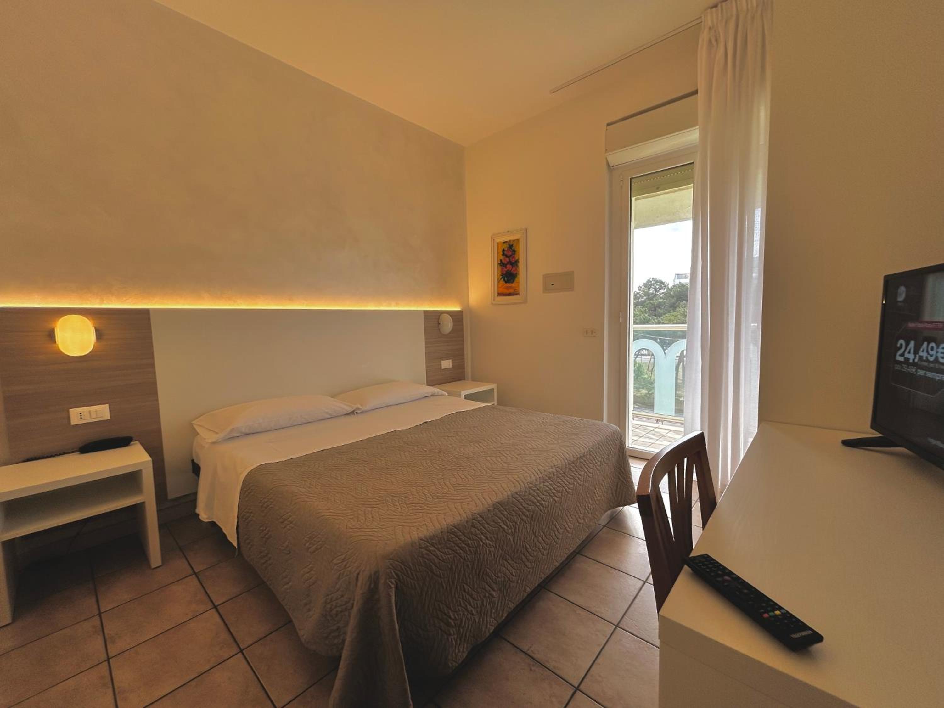 Classic Double Room with Beach Package - Photo 2