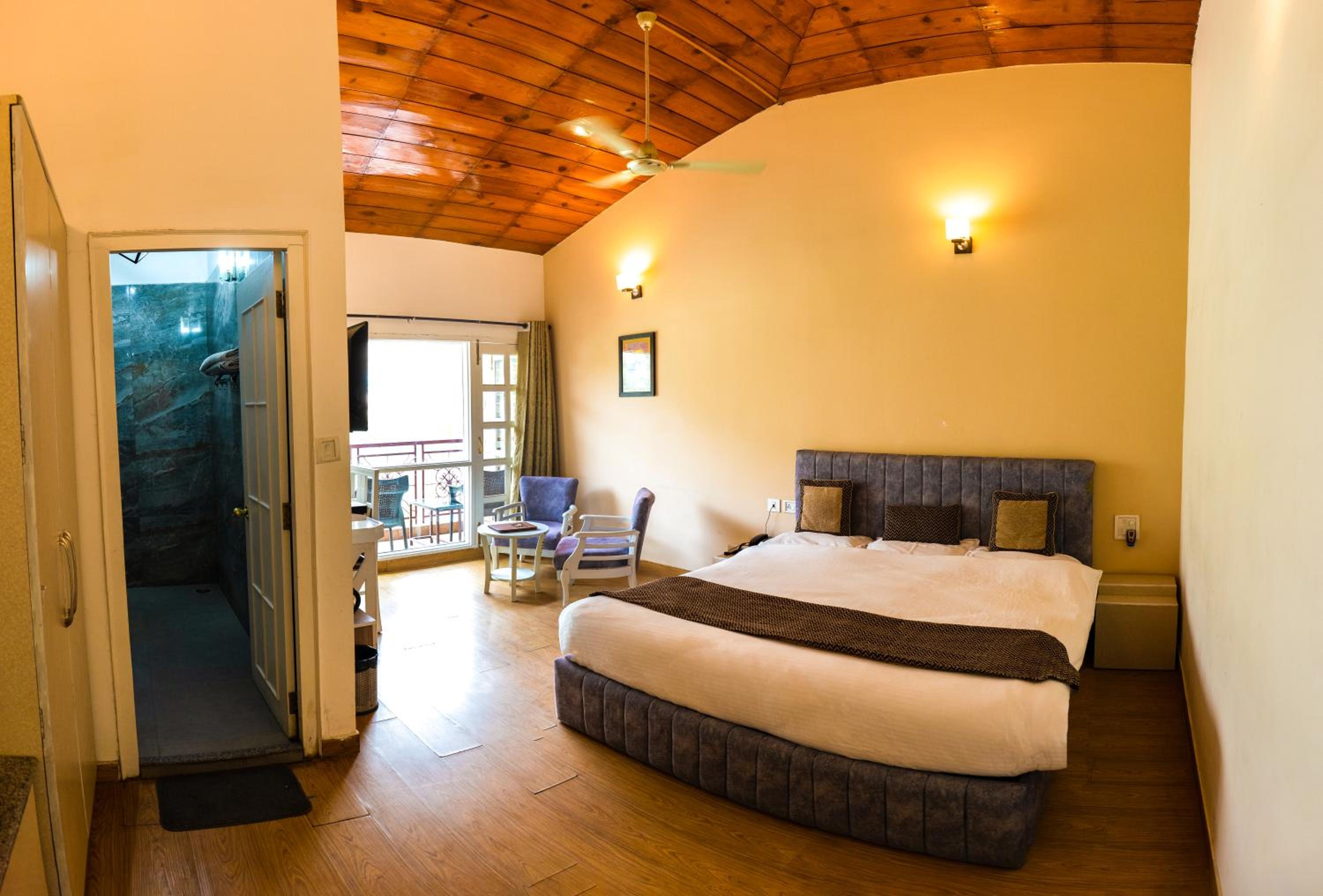 Lake Facing AC Deluxe Room on First Floor photo 2