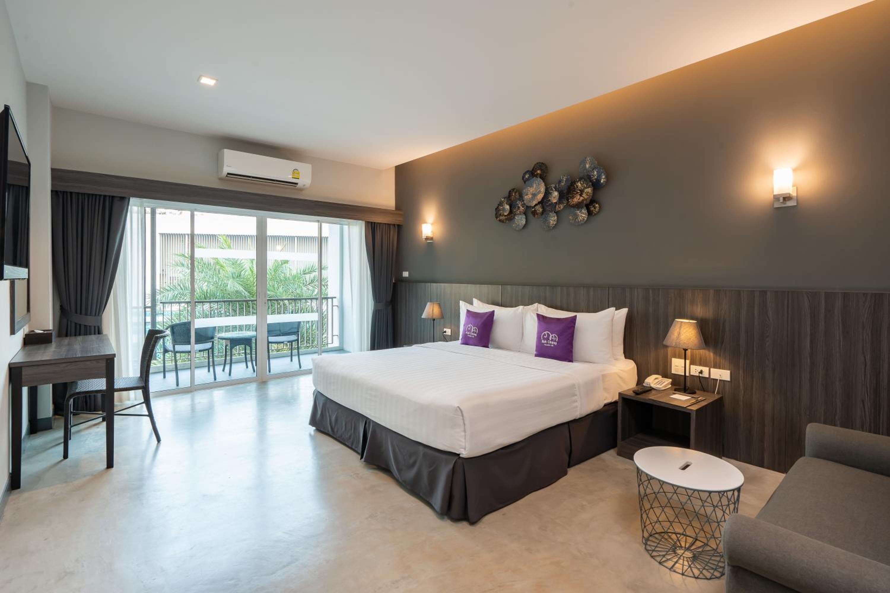 Deluxe Double or Twin Room with Pool View - Photo 7
