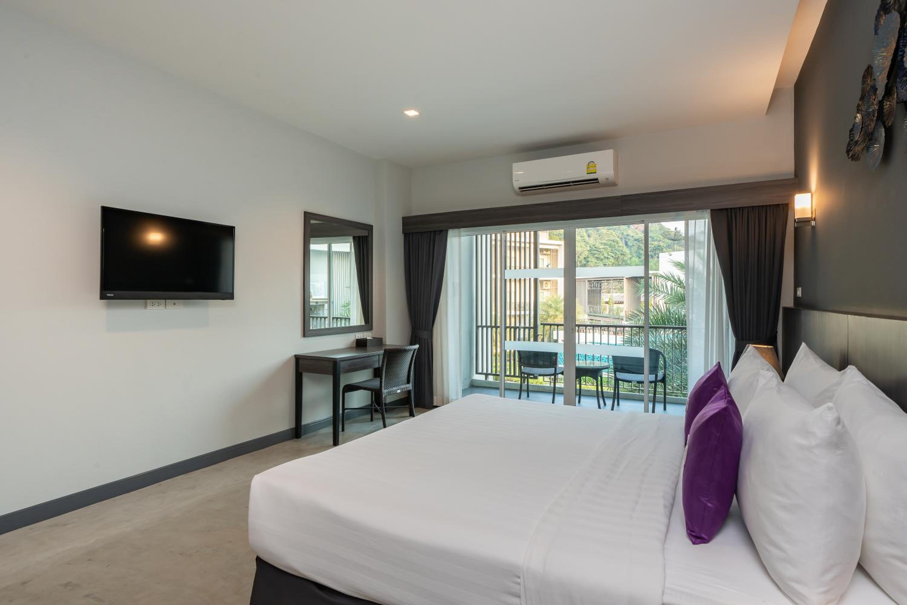 Deluxe Double or Twin Room with Pool View - Photo 2