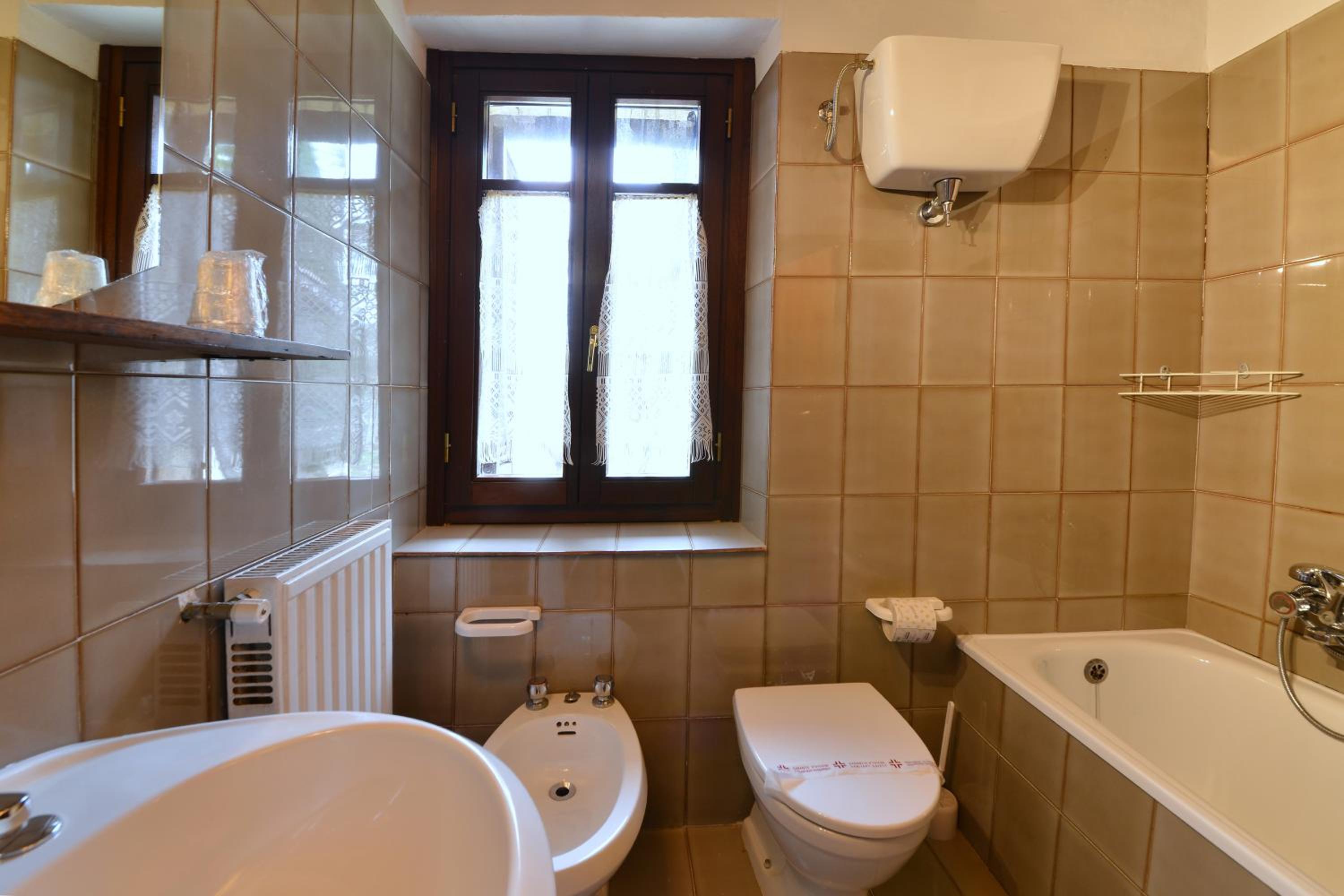 Double Room - Photo 10